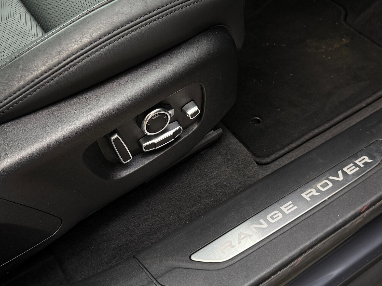 Used Land Rover Range Rover Velar 2025 for sale - 76608462: Photo 39