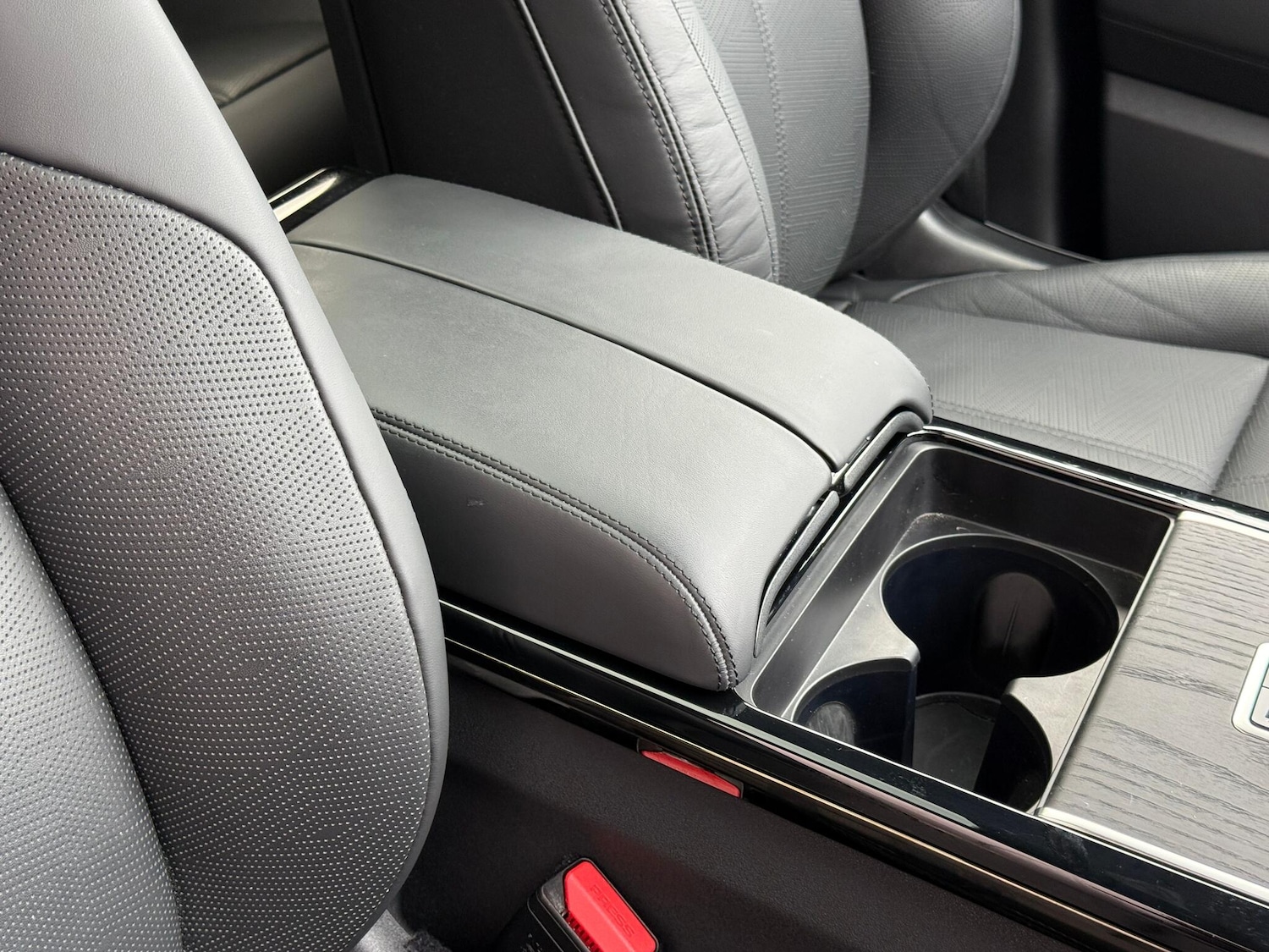 Used Land Rover Range Rover Velar 2025 for sale - 76608462: Photo 42