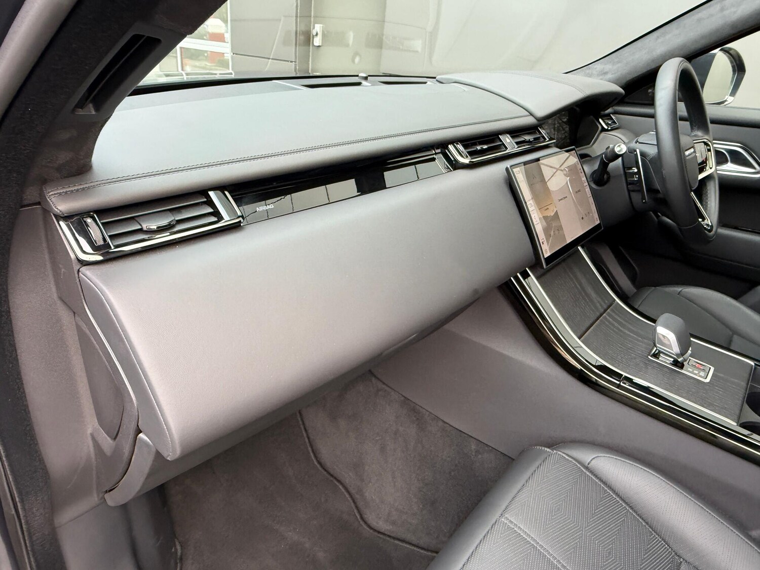 Used Land Rover Range Rover Velar 2025 for sale - 76608462: Photo 45