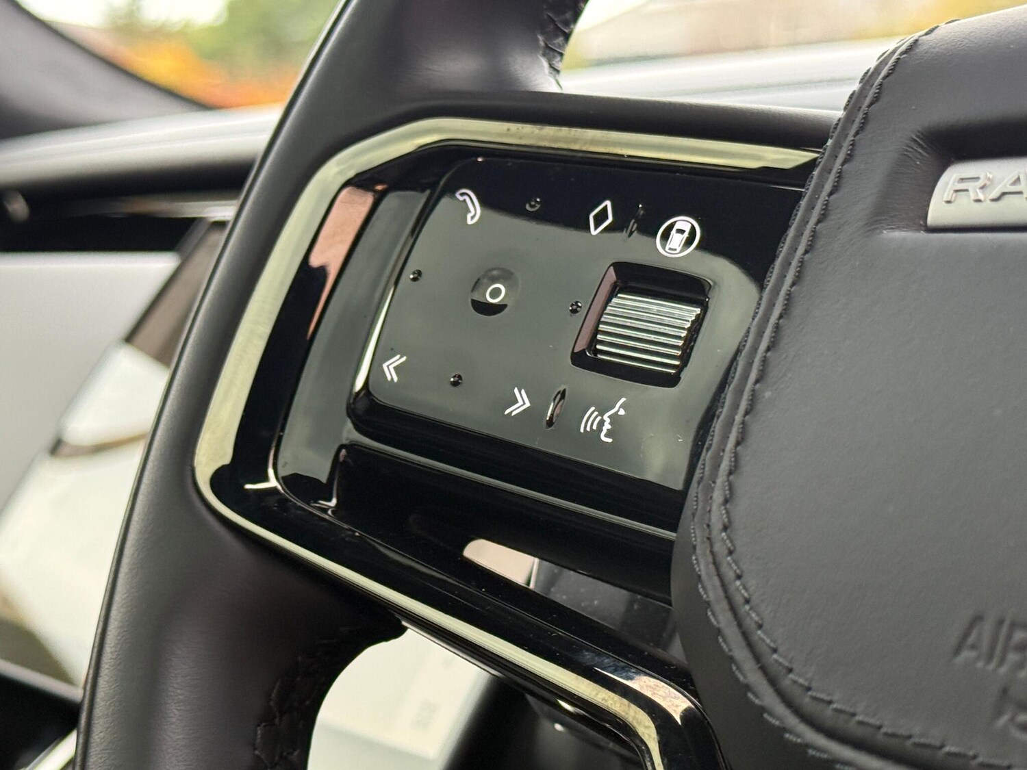 Used Land Rover Range Rover Velar 2025 for sale - 76608462: Photo 49