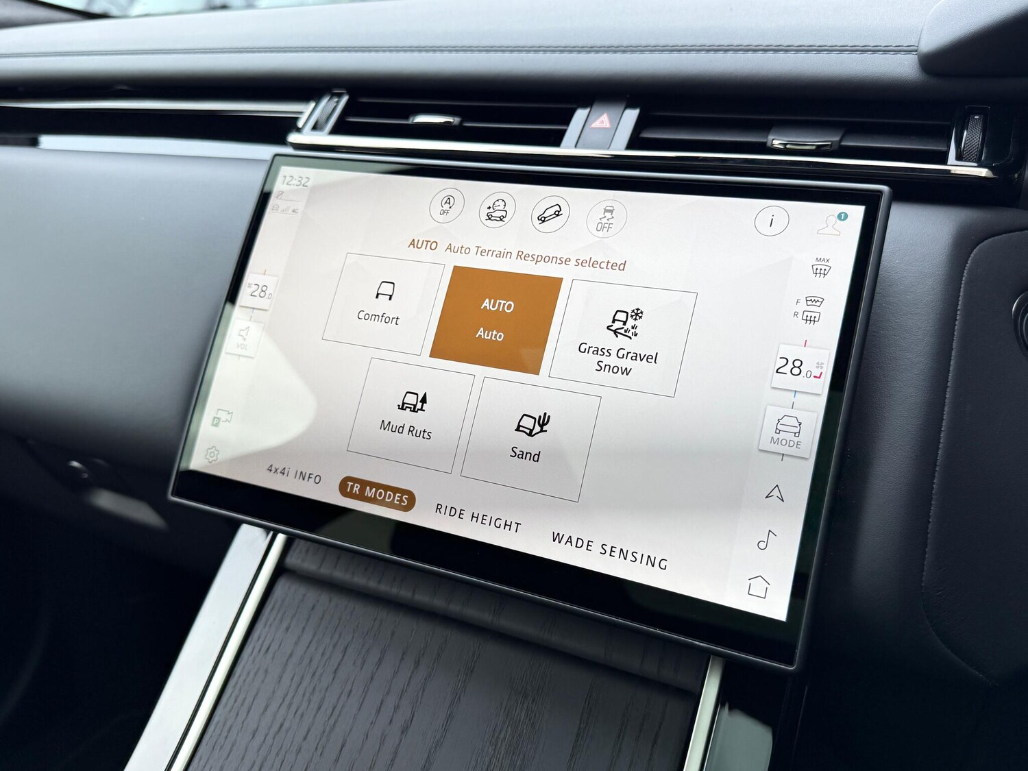 Used Land Rover Range Rover Velar 2025 for sale - 76608462: Photo 56