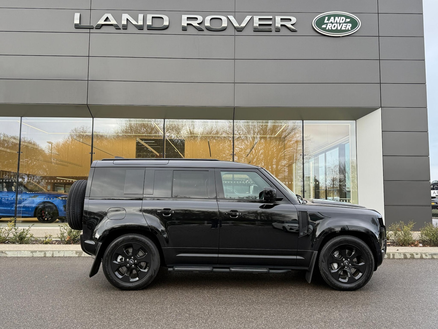 Used Land Rover Defender 2025 for sale - 77131071: Photo 2