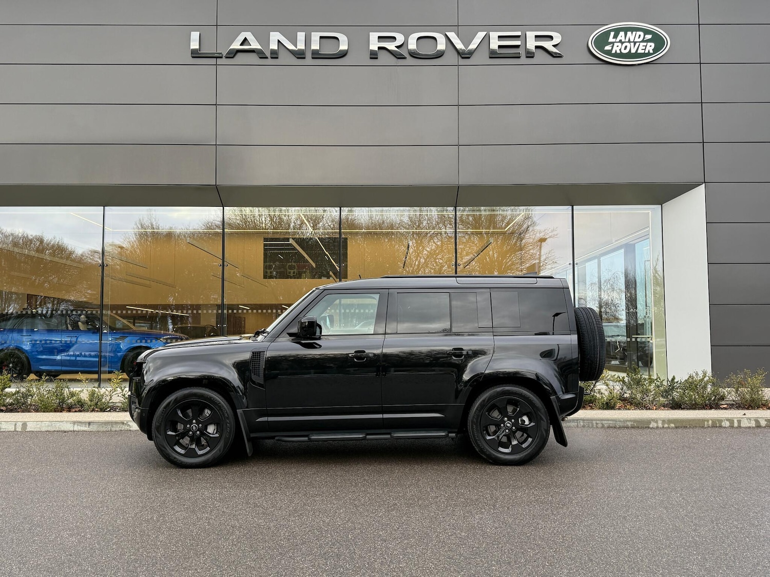 Used Land Rover Defender 2025 for sale - 77131071: Photo 8