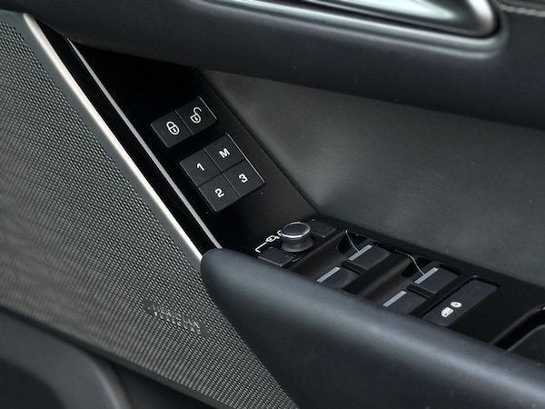 Used Land Rover Range Rover Velar 2019 for sale - 76326175: Photo 25