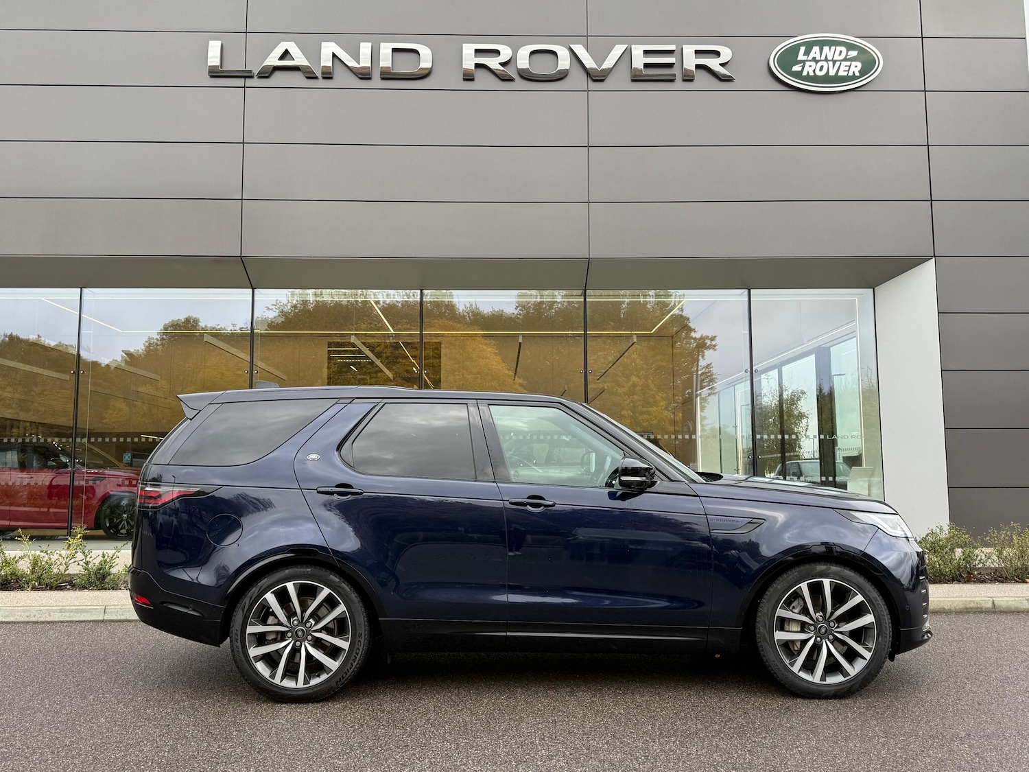 Used Land Rover Discovery 2022 for sale - 76472462: Photo 2