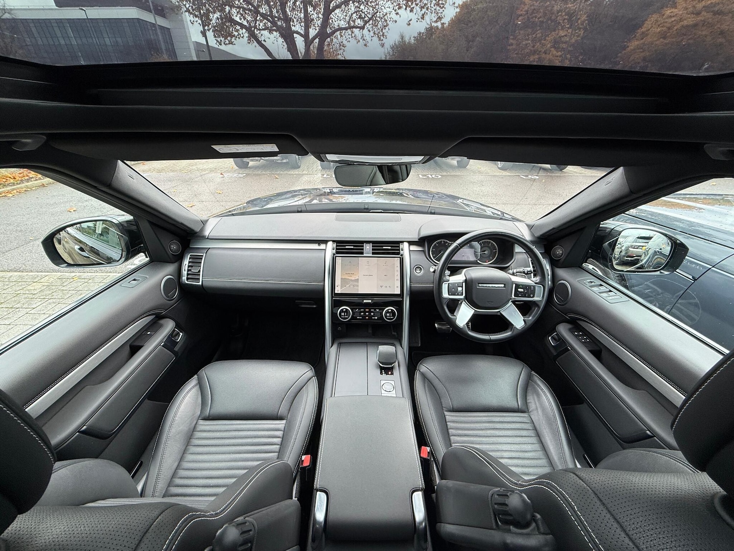 Used Land Rover Discovery 2022 for sale - 76472462: Photo 3