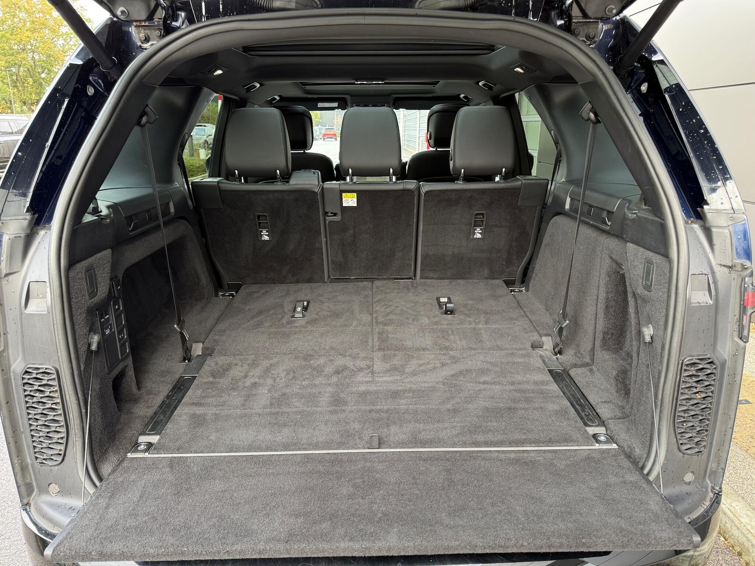 Used Land Rover Discovery 2022 for sale - 76472462: Photo 31