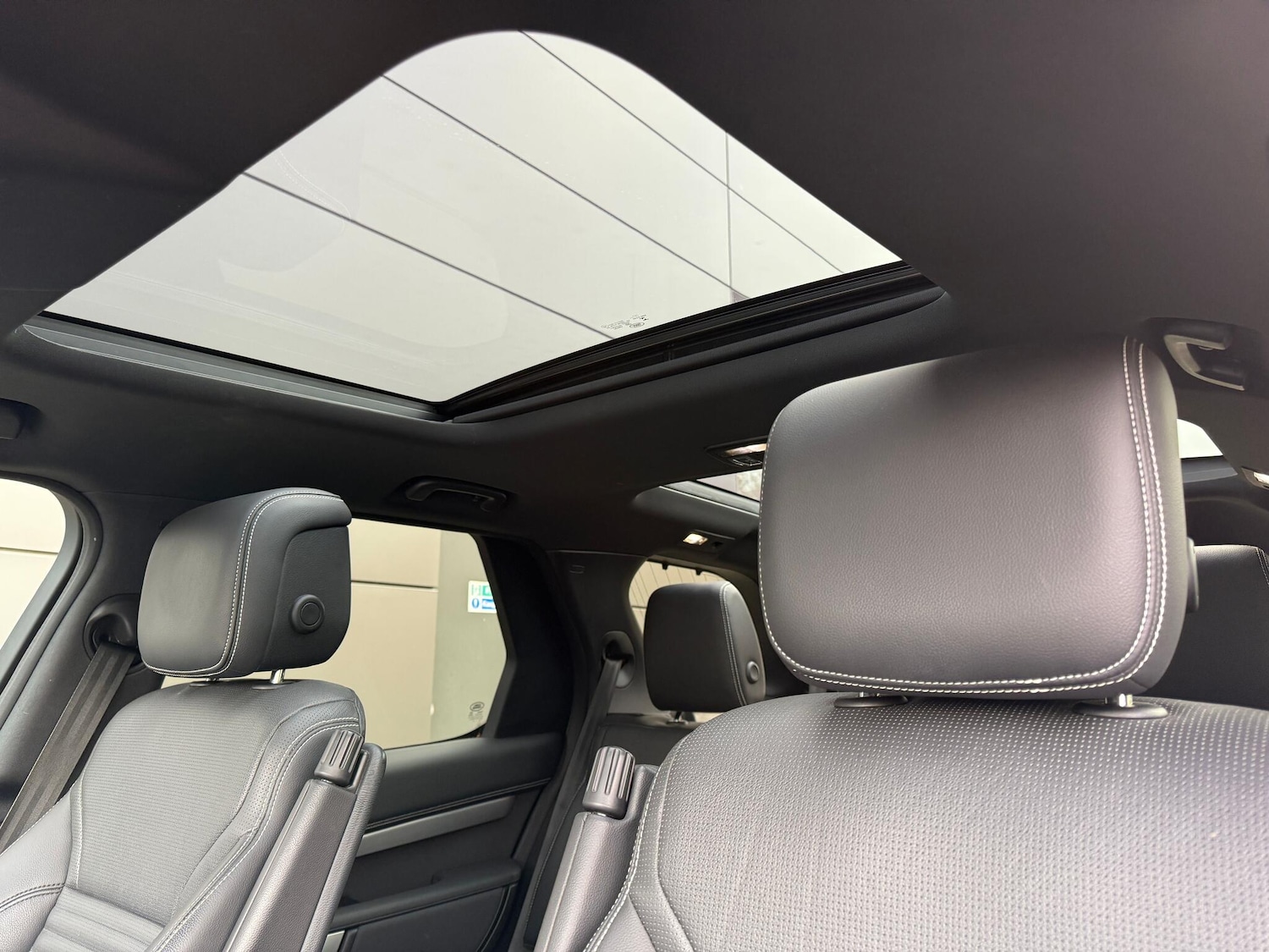 Used Land Rover Discovery 2022 for sale - 76472462: Photo 4