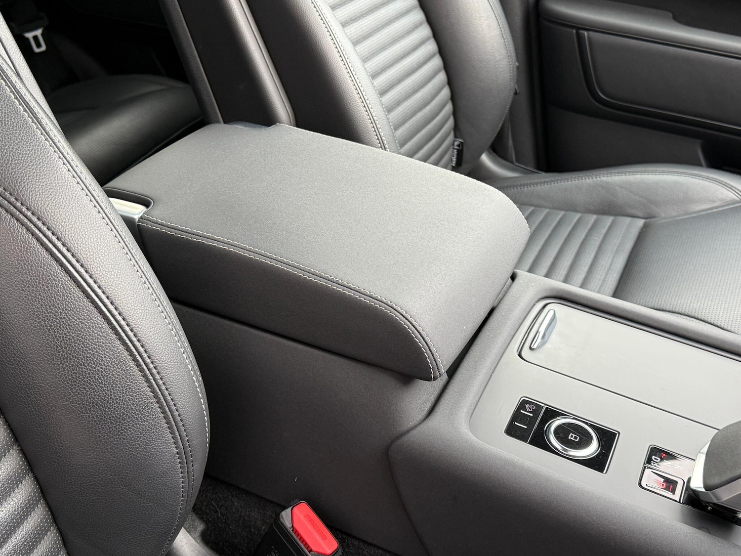 Used Land Rover Discovery 2022 for sale - 76472462: Photo 41