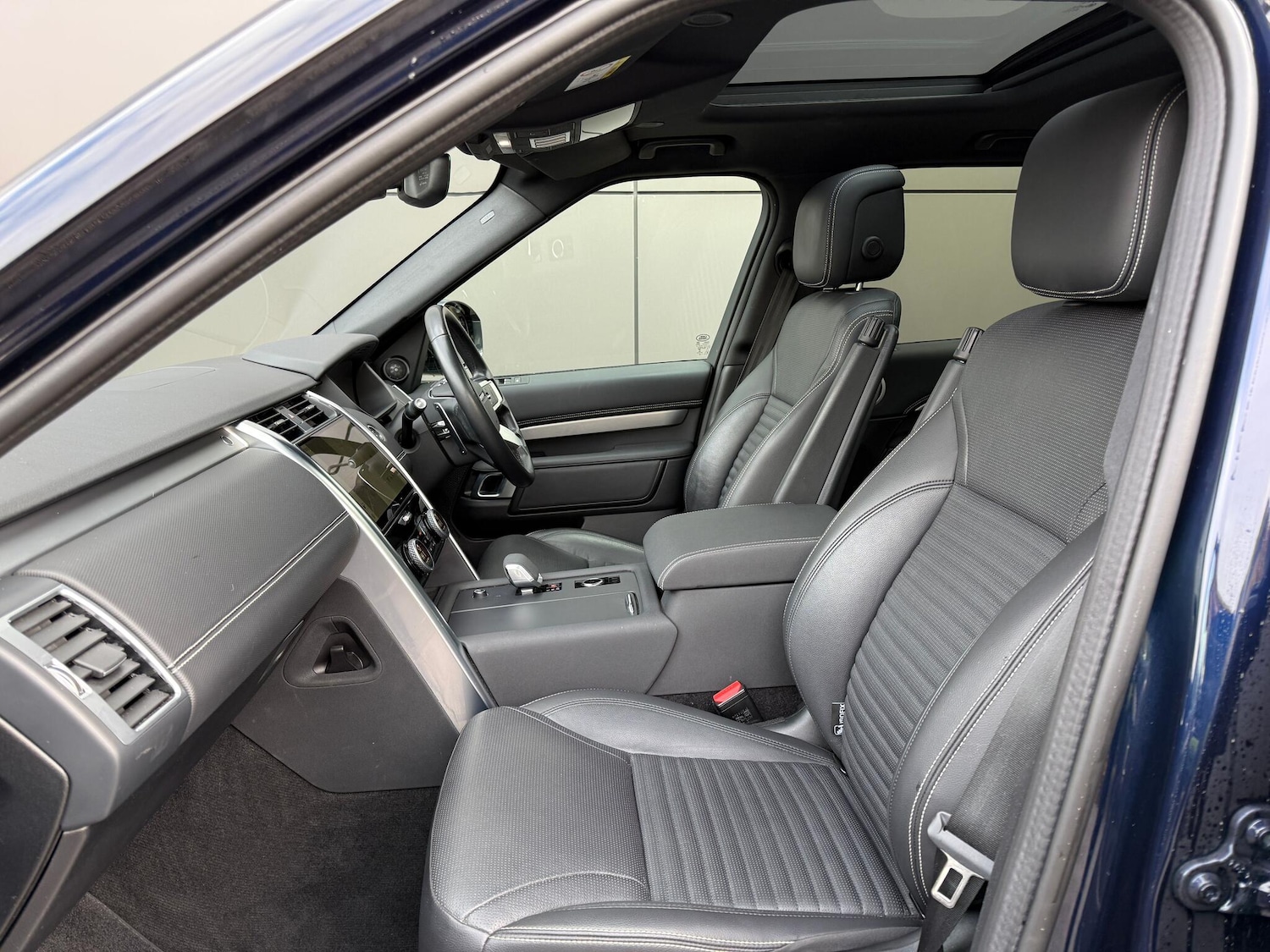 Used Land Rover Discovery 2022 for sale - 76472462: Photo 43