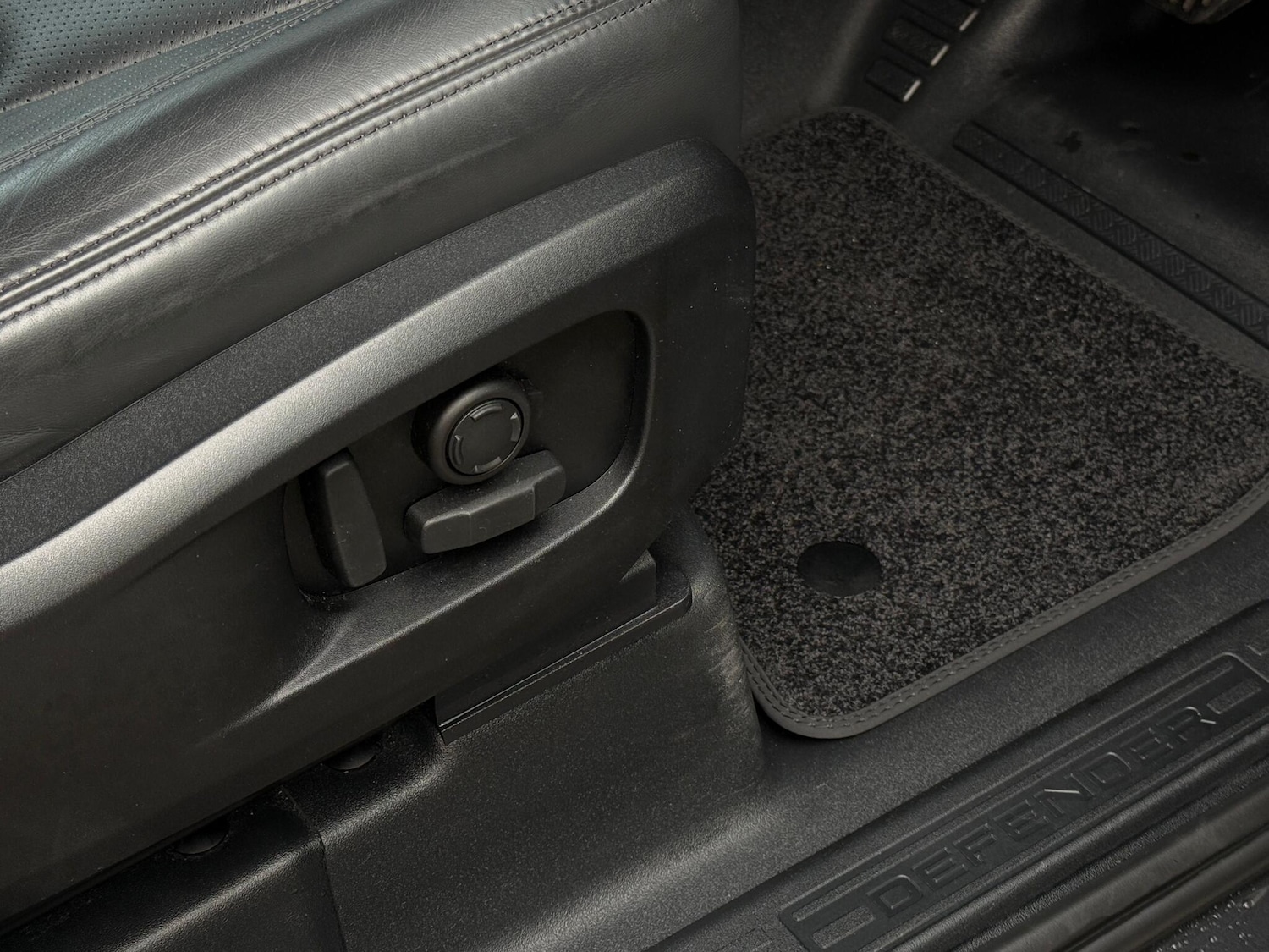 Used Land Rover Defender 2022 for sale - 77267160: Photo 50