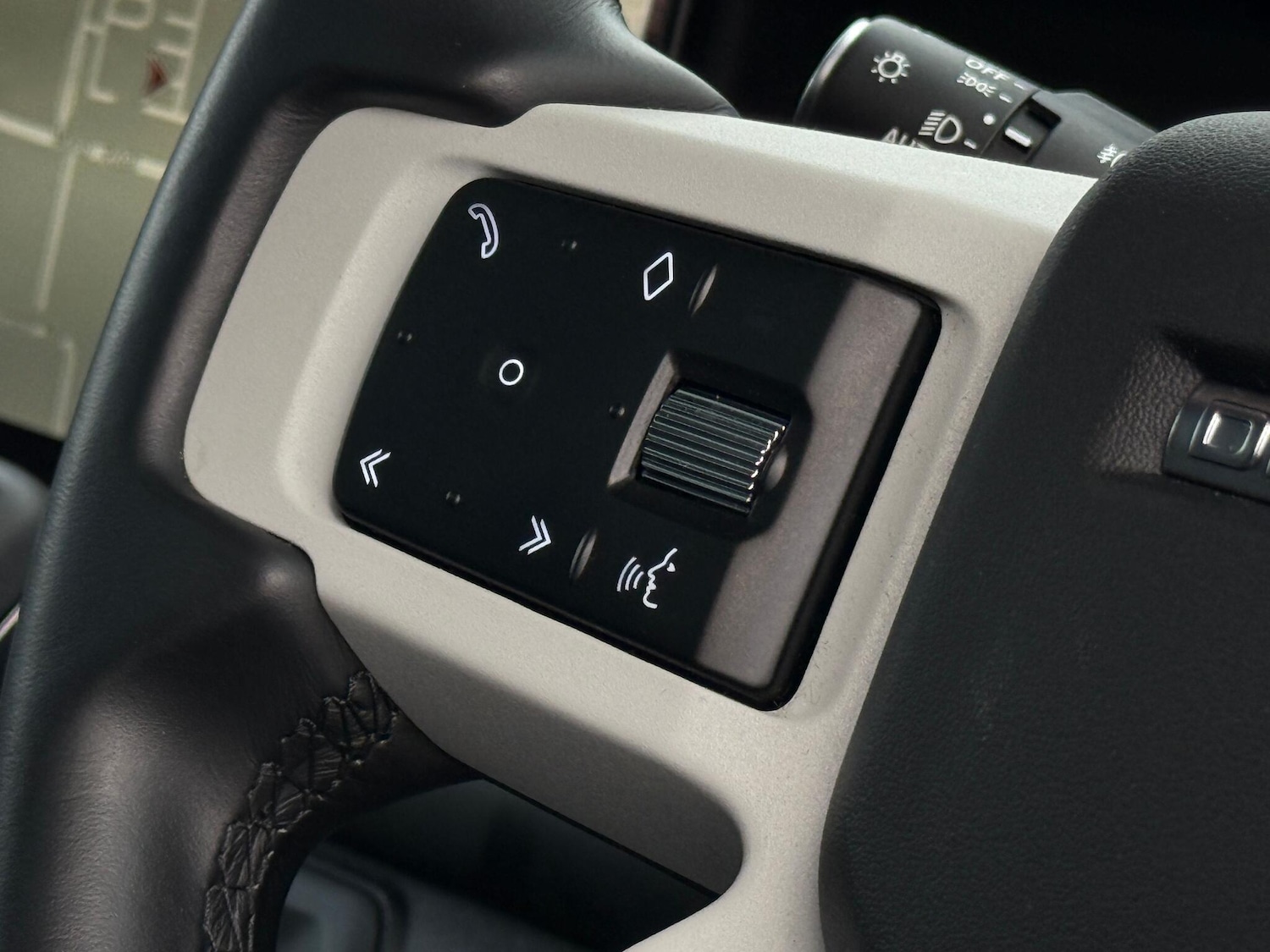 Used Land Rover Defender 2022 for sale - 77267160: Photo 51