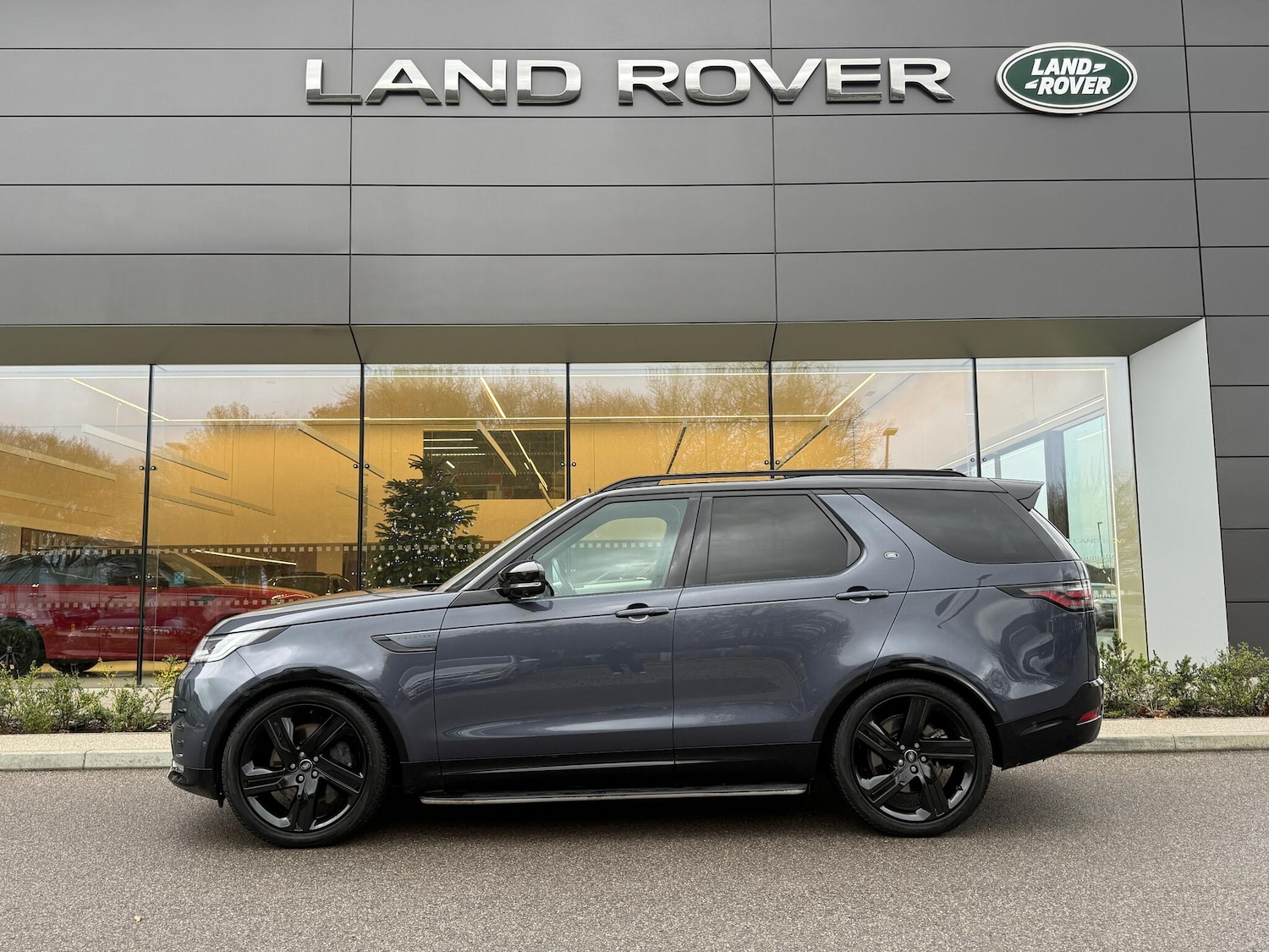 Used Land Rover Discovery 2024 for sale - 76765586: Photo 10