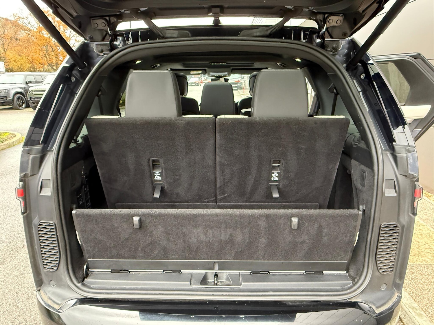 Used Land Rover Discovery 2024 for sale - 76765586: Photo 30