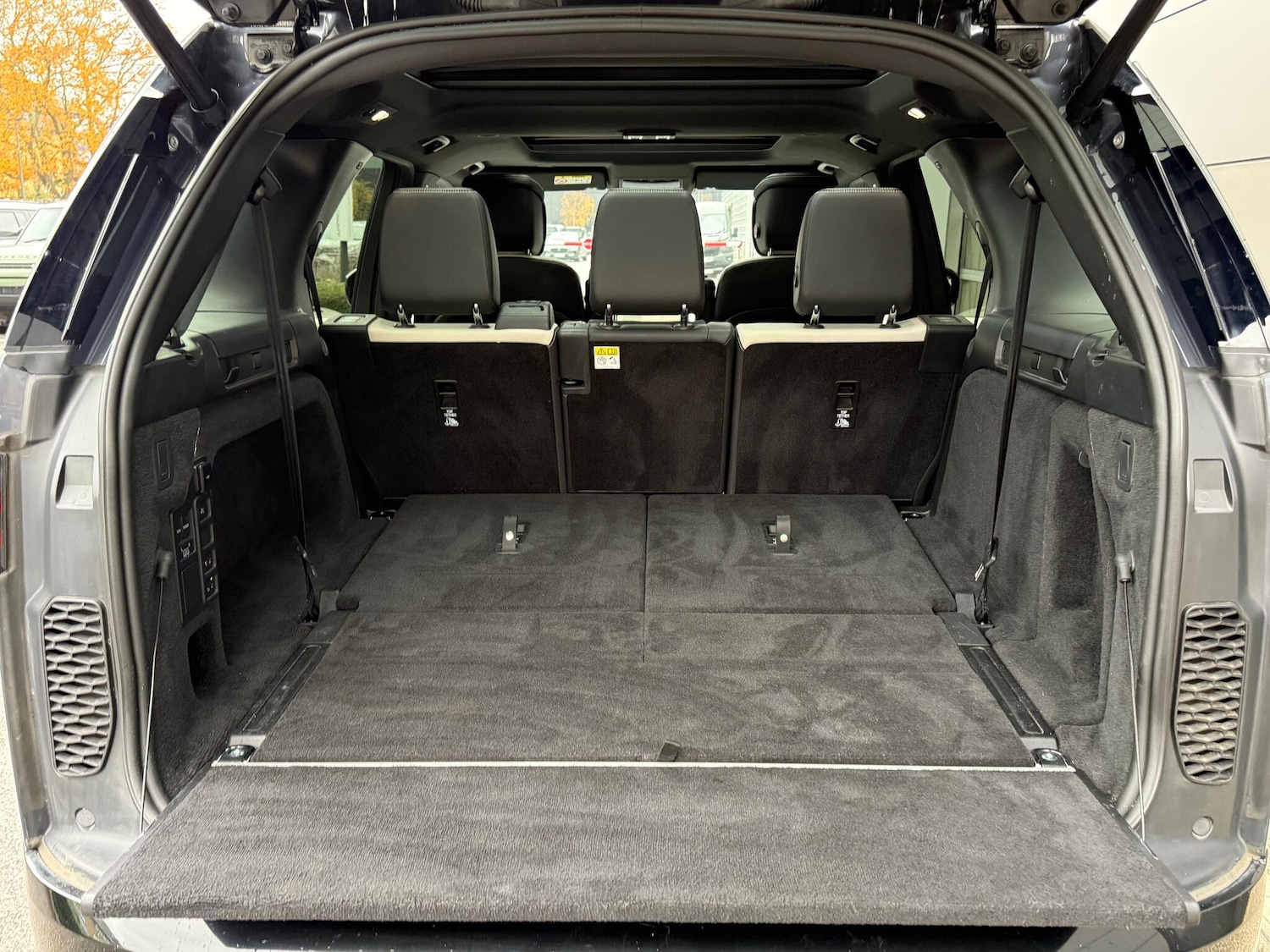 Used Land Rover Discovery 2024 for sale - 76765586: Photo 32