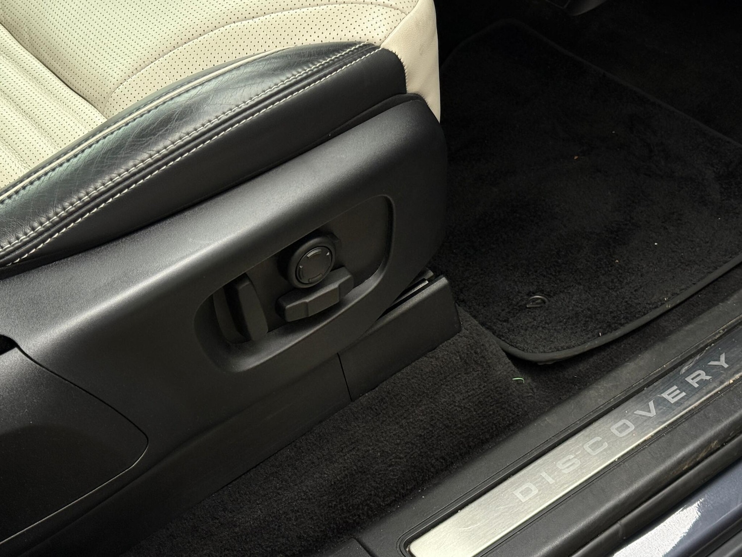 Used Land Rover Discovery 2024 for sale - 76765586: Photo 39