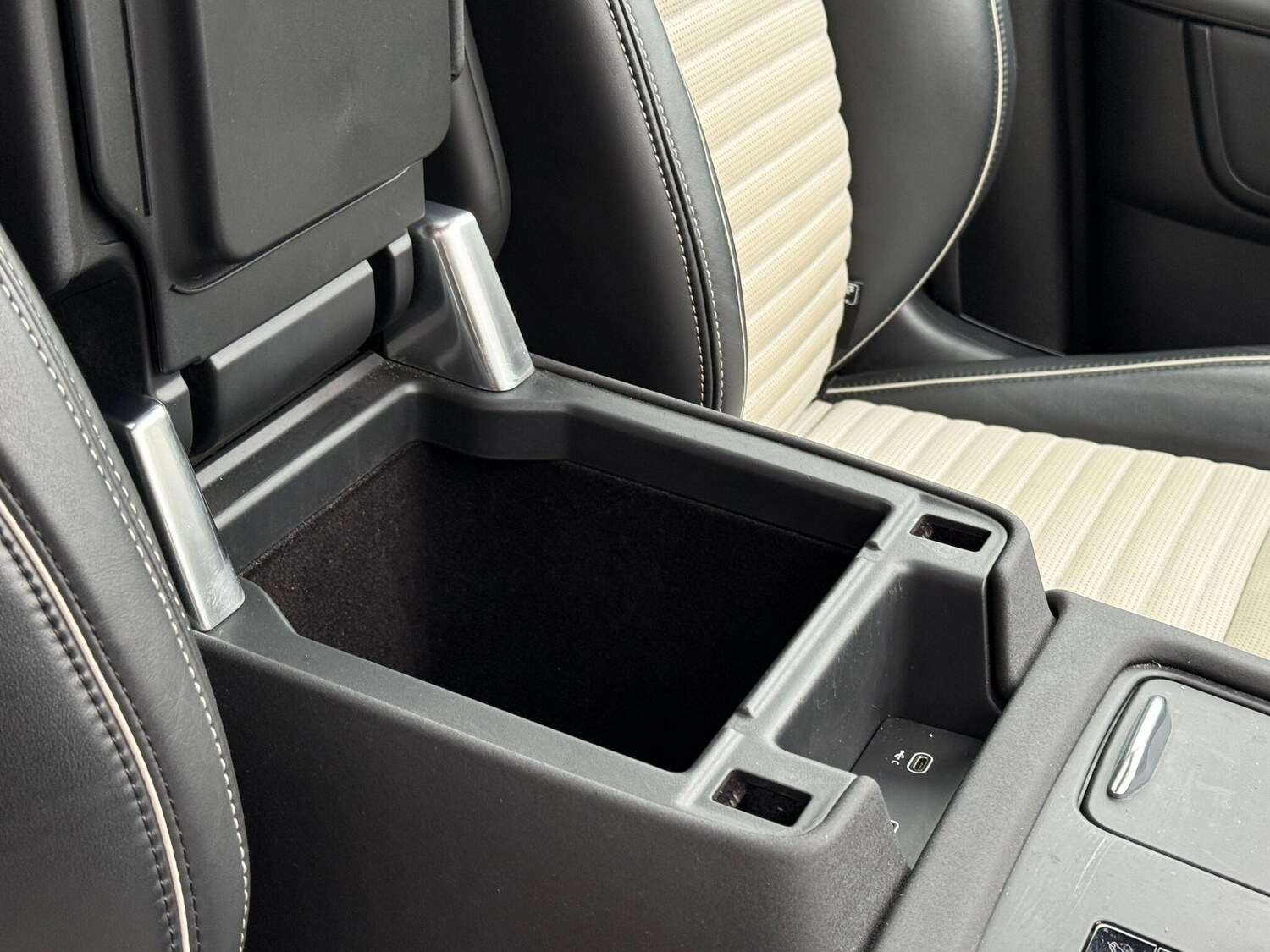 Used Land Rover Discovery 2024 for sale - 76765586: Photo 43