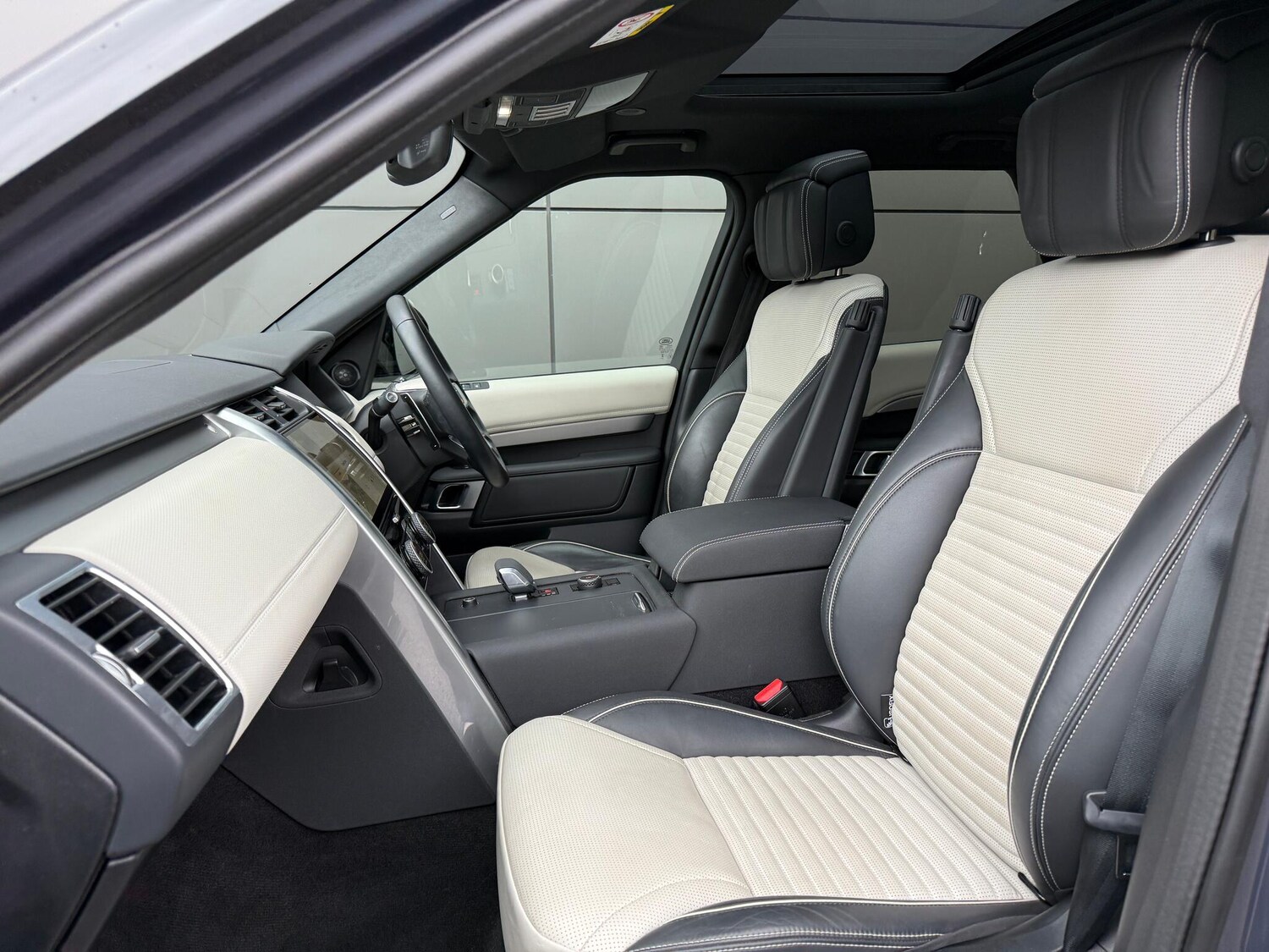 Used Land Rover Discovery 2024 for sale - 76765586: Photo 45