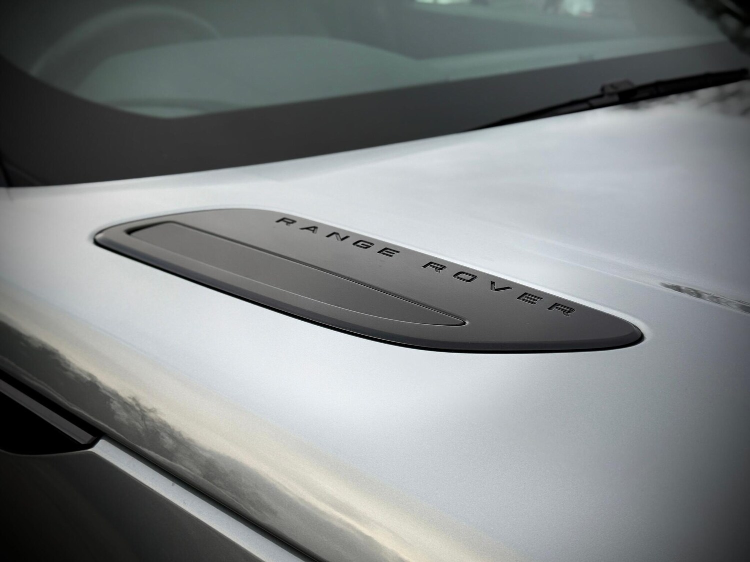 Used Land Rover Range Rover Velar 2024 for sale - 76425391: Photo 18