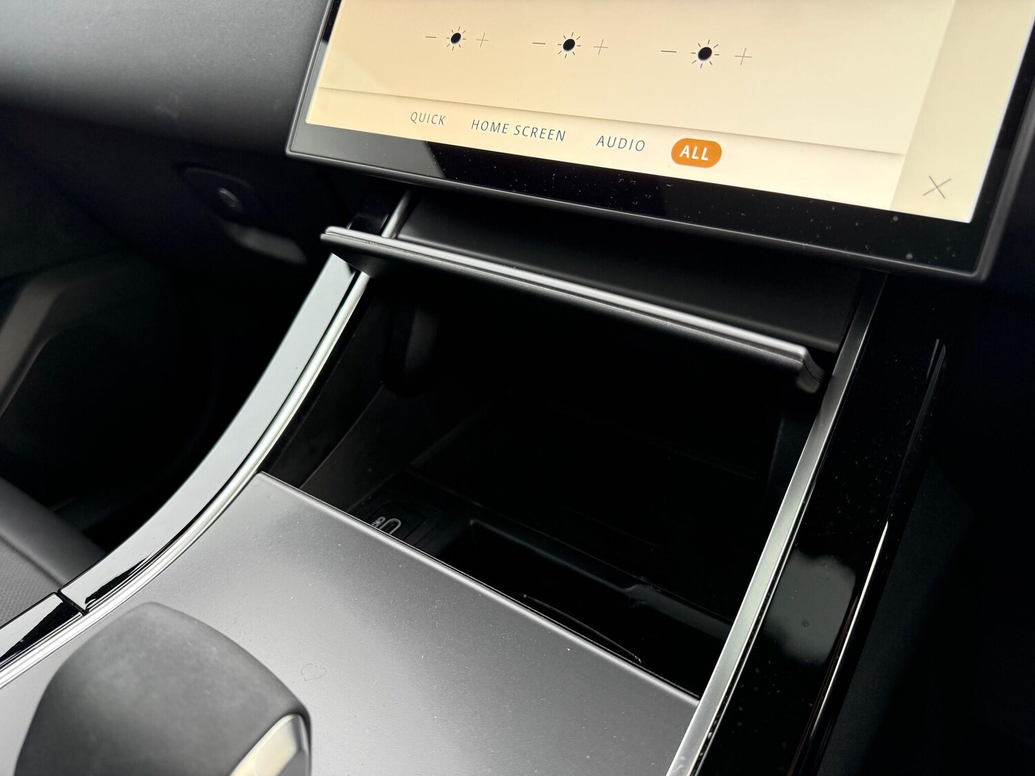 Used Land Rover Range Rover Velar 2024 for sale - 76425391: Photo 23