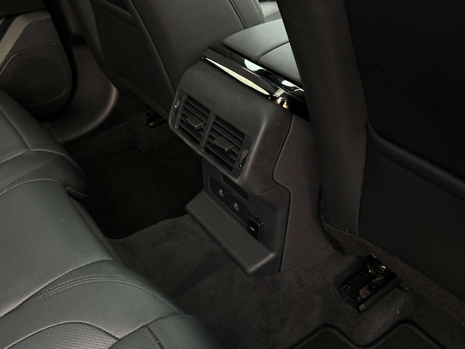 Used Land Rover Range Rover Velar 2024 for sale - 76425391: Photo 37