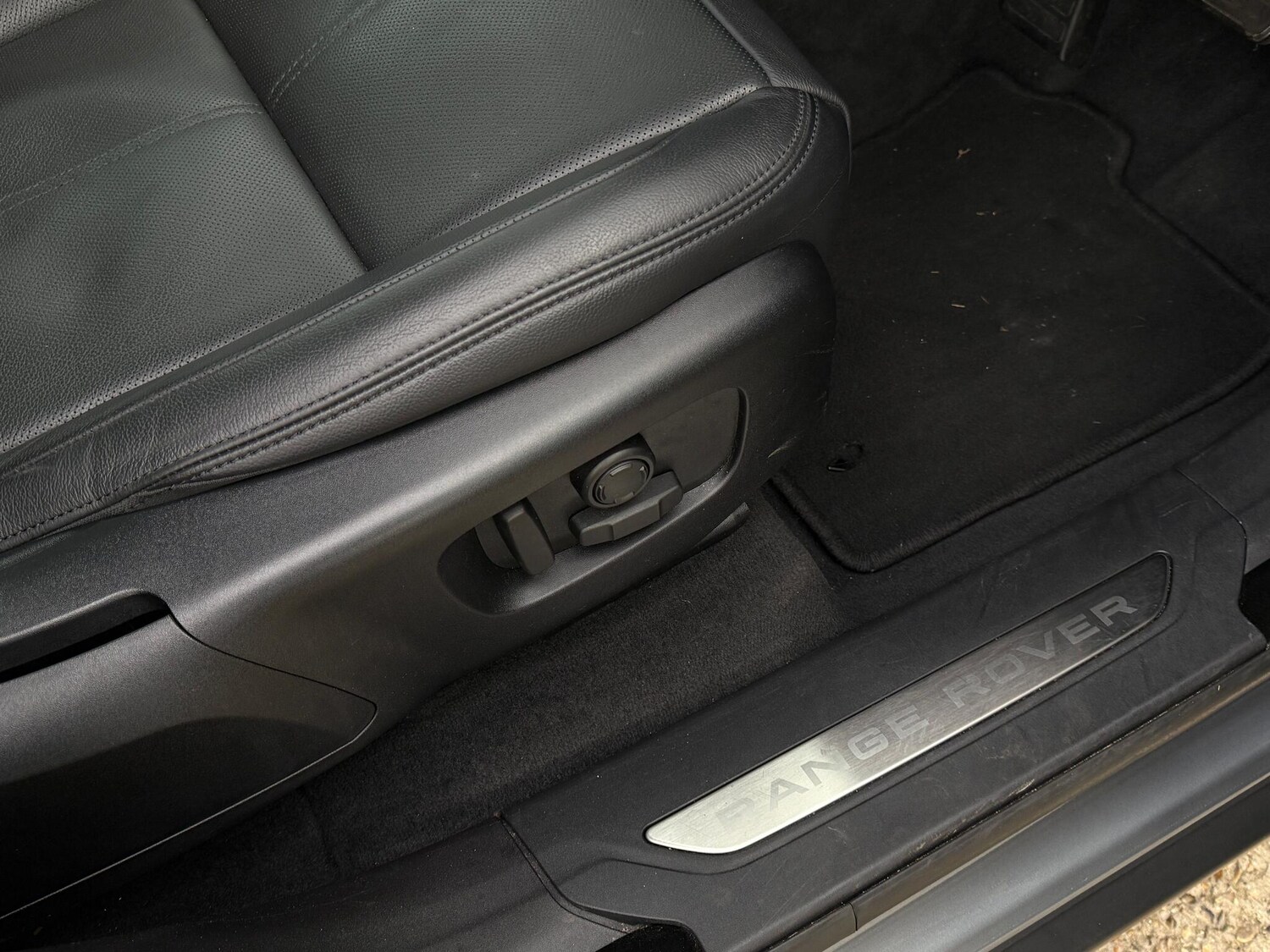 Used Land Rover Range Rover Velar 2024 for sale - 76425391: Photo 39