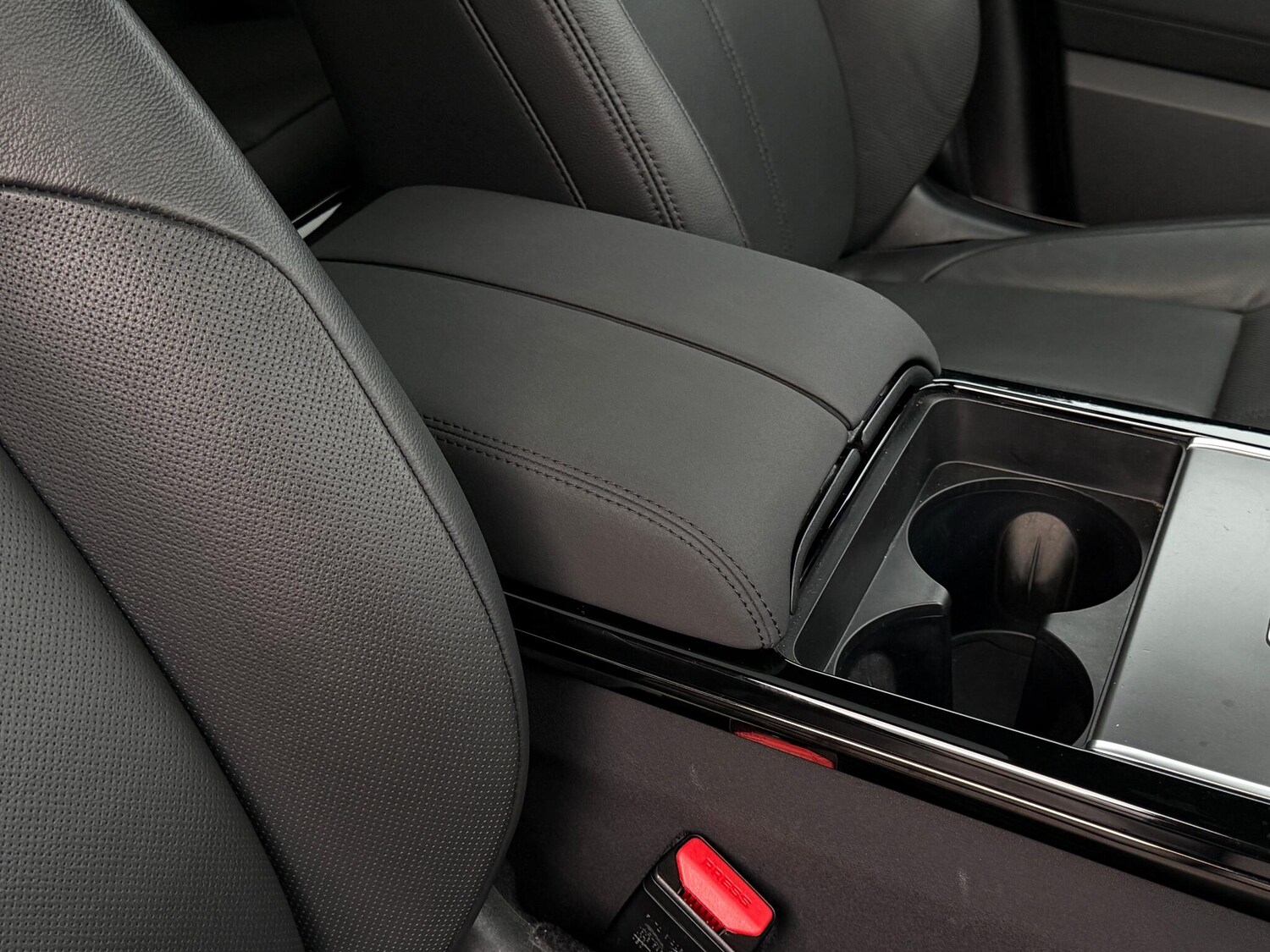 Used Land Rover Range Rover Velar 2024 for sale - 76425391: Photo 42