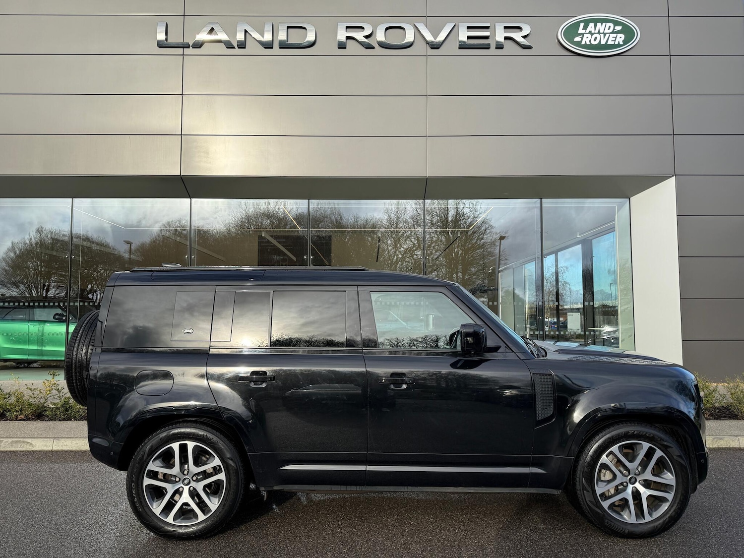 Used Land Rover Defender 110 for sale - 77242492: Photo 2