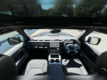 Used Land Rover Defender 110 2025 for sale - 76499516: Photo