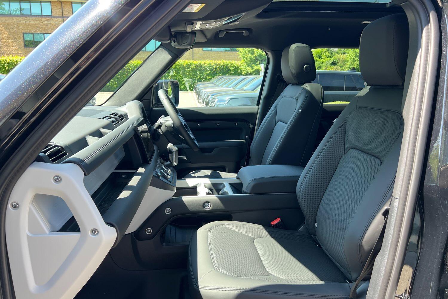 Used Land Rover Defender 2025 for sale - 76499516: Photo 44