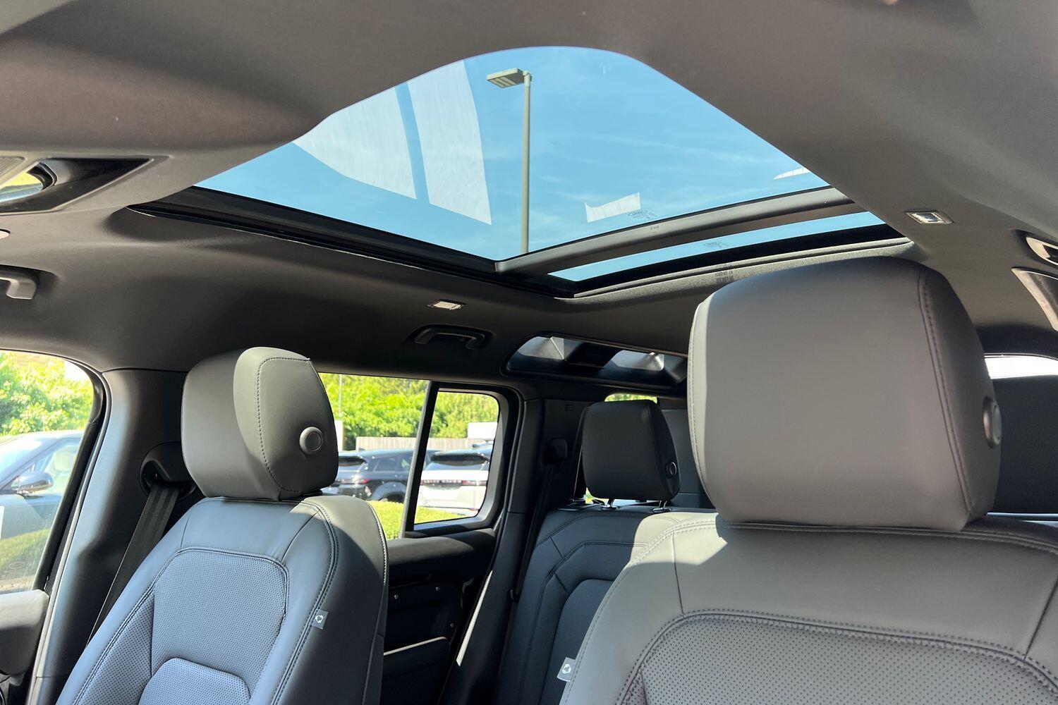 Used Land Rover Defender 2025 for sale - 76499516: Photo 7