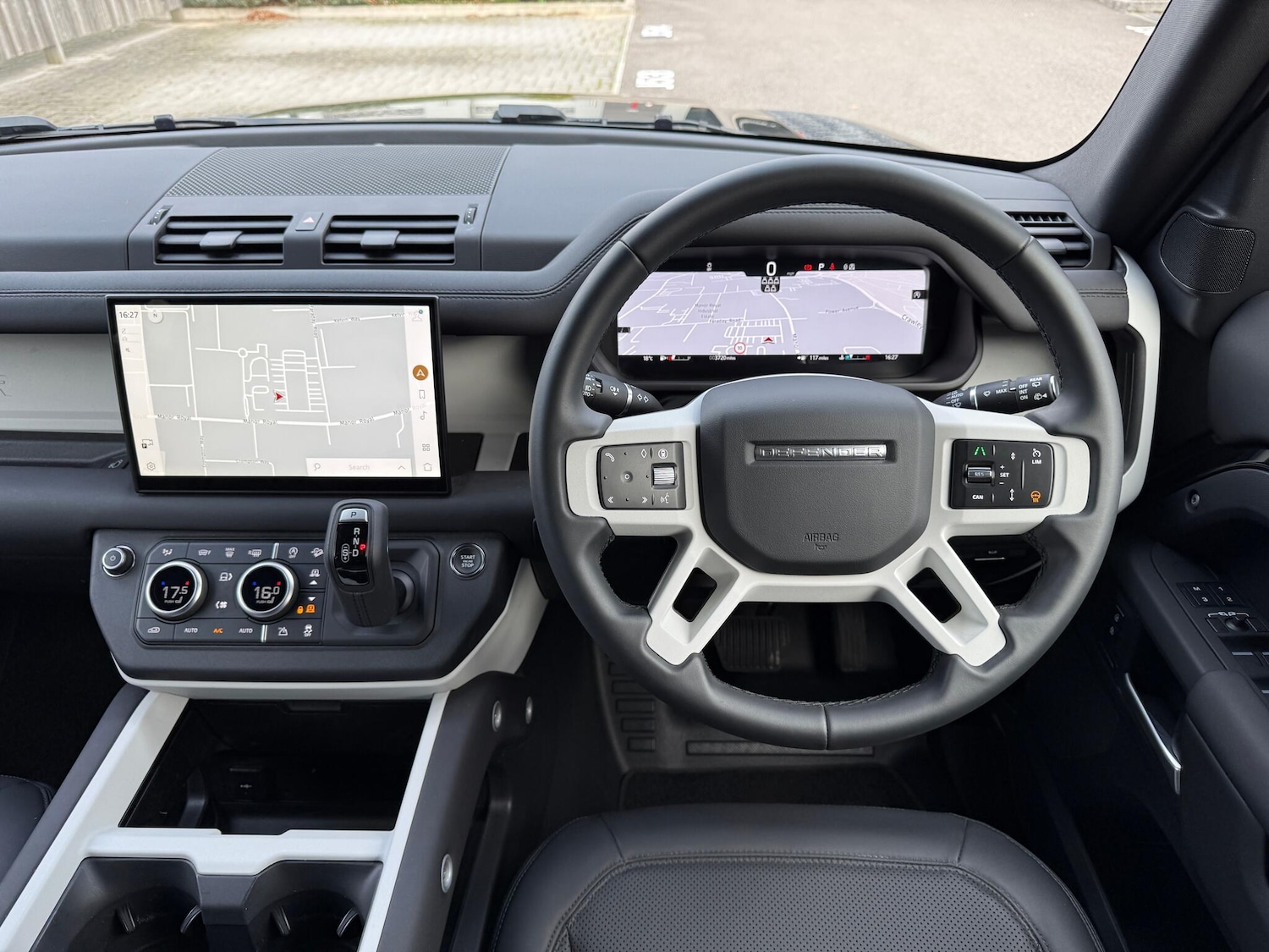 Used Land Rover Defender 2025 for sale - 76409610: Photo 21