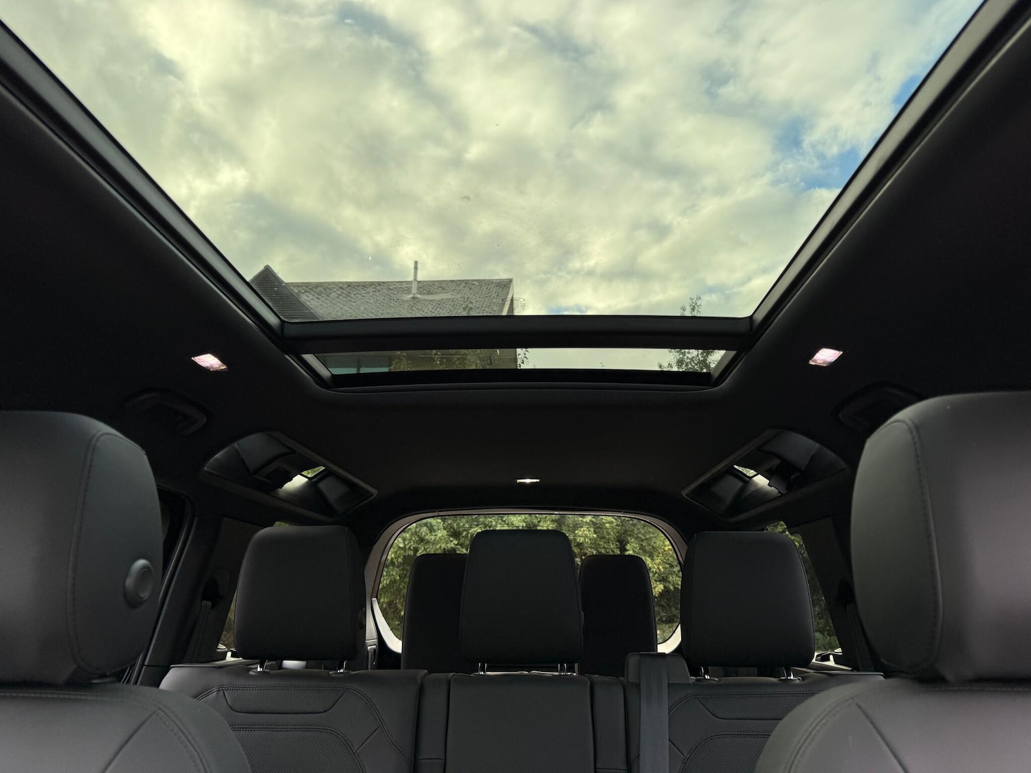 Used Land Rover Defender 2025 for sale - 76409610: Photo 23