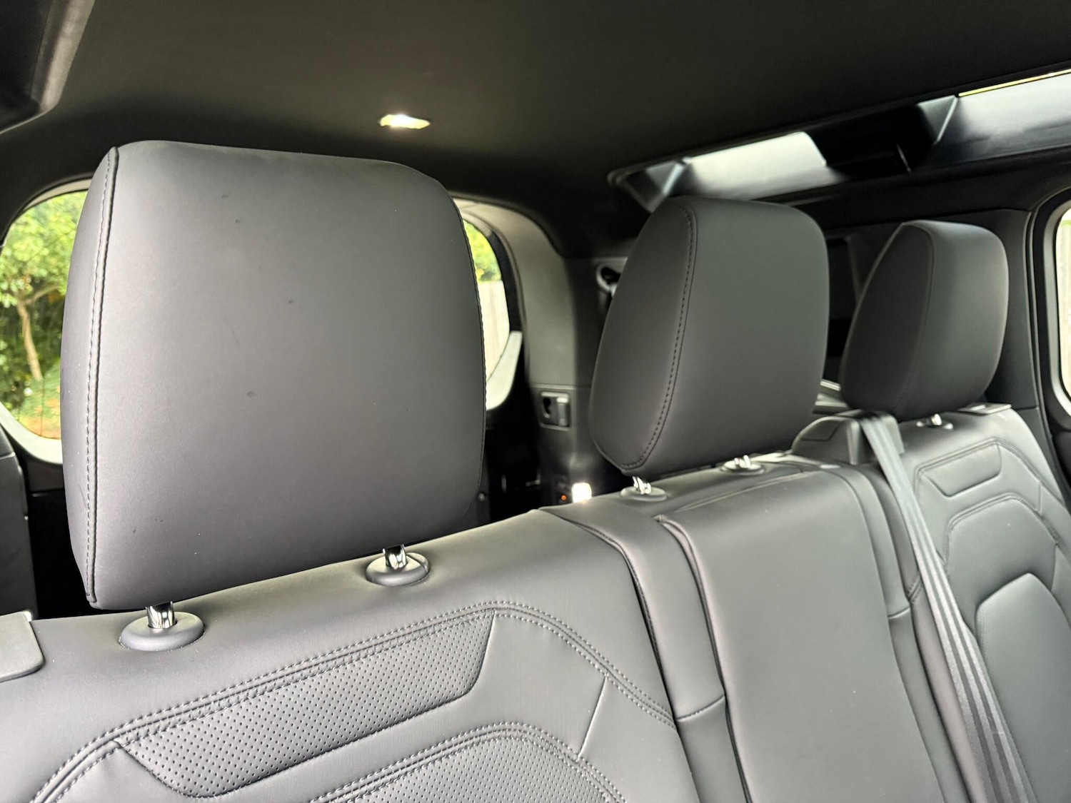 Used Land Rover Defender 2025 for sale - 76409610: Photo 24