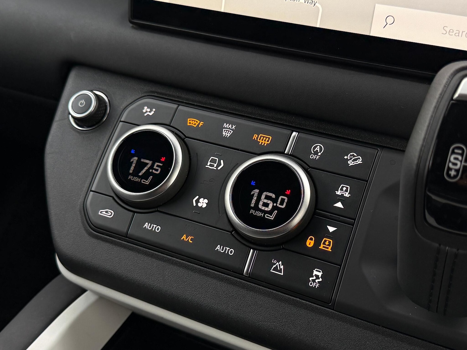 Used Land Rover Defender 2025 for sale - 76409610: Photo 31