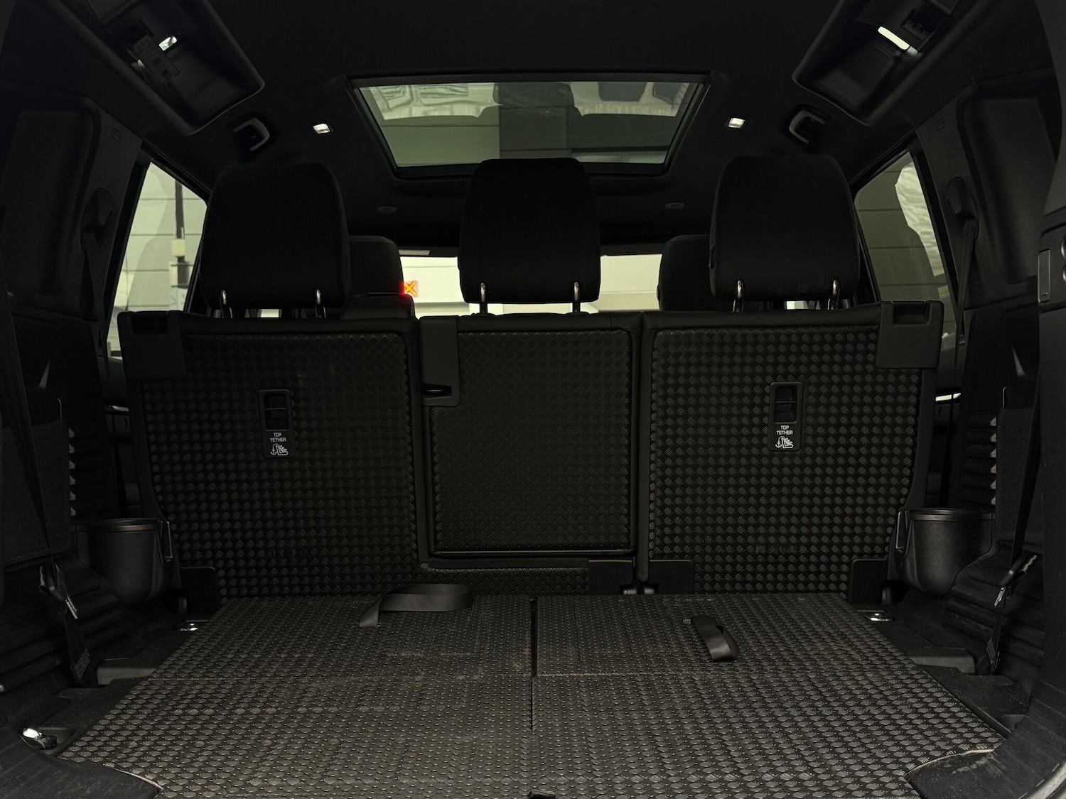 Used Land Rover Defender 2025 for sale - 76409610: Photo 35