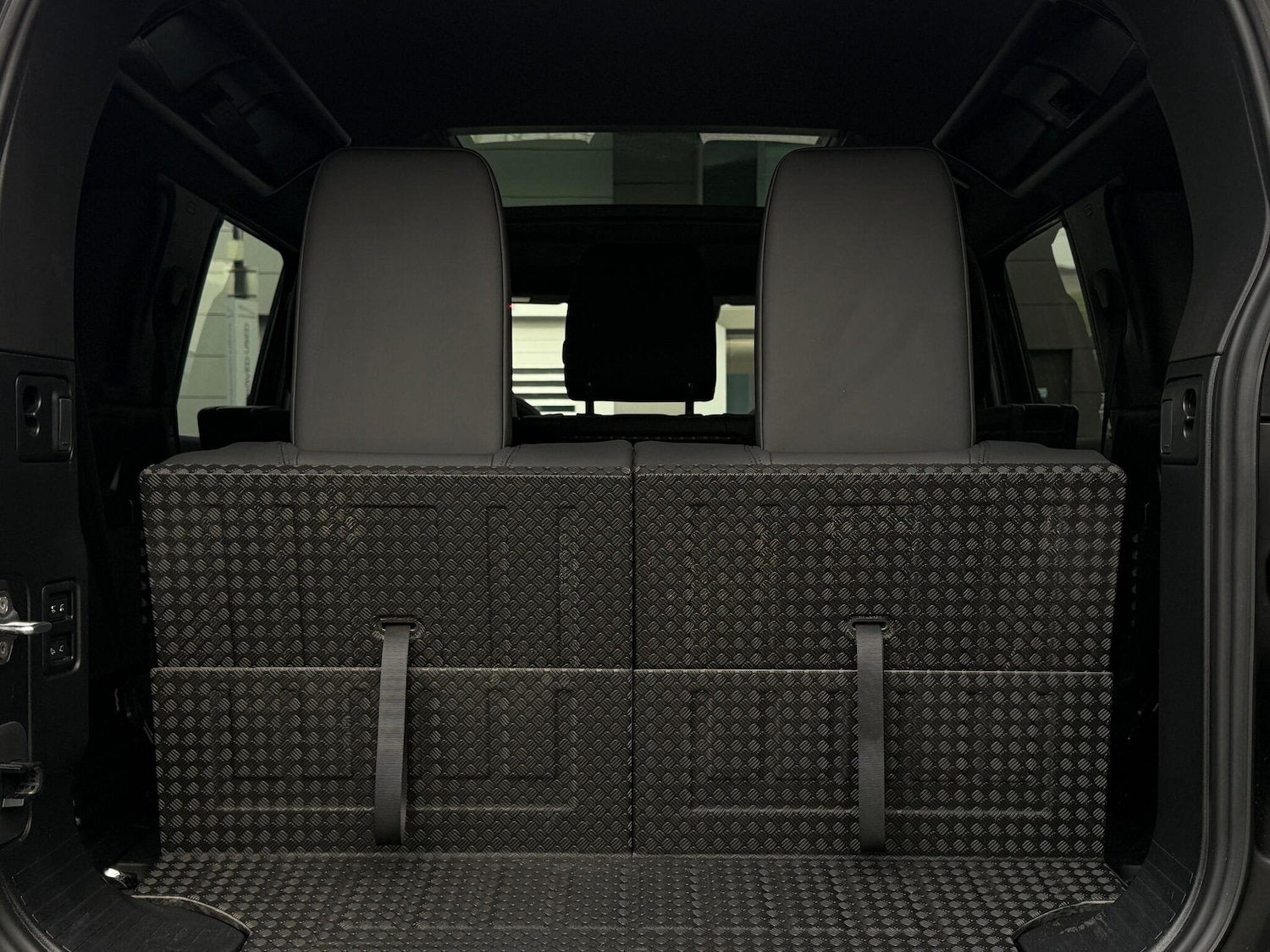 Used Land Rover Defender 2025 for sale - 76409610: Photo 37