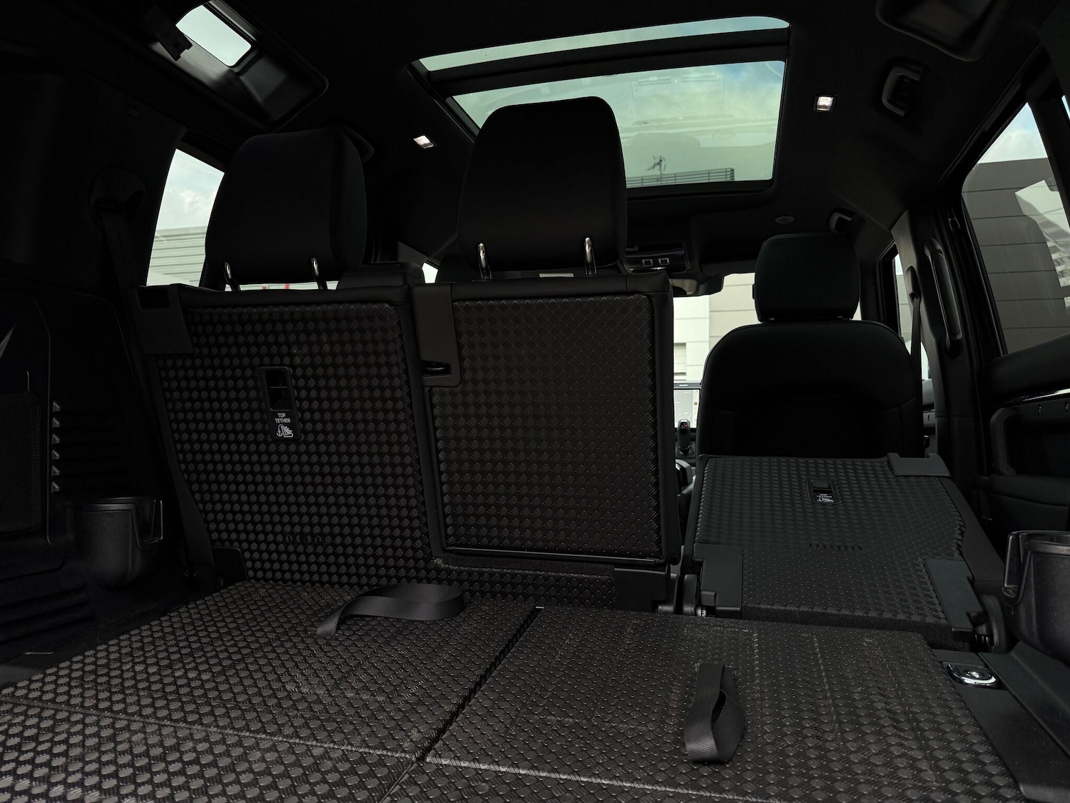 Used Land Rover Defender 2025 for sale - 76409610: Photo 38