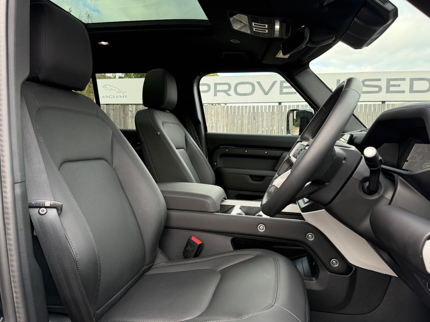 Used Land Rover Defender 2025 for sale - 76409610: Photo 46