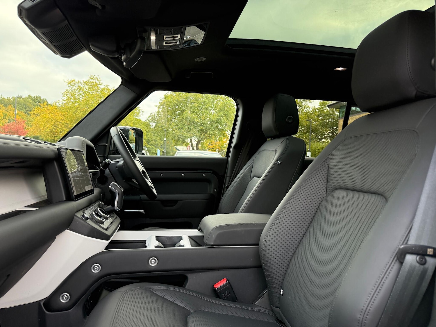 Used Land Rover Defender 2025 for sale - 76409610: Photo 49