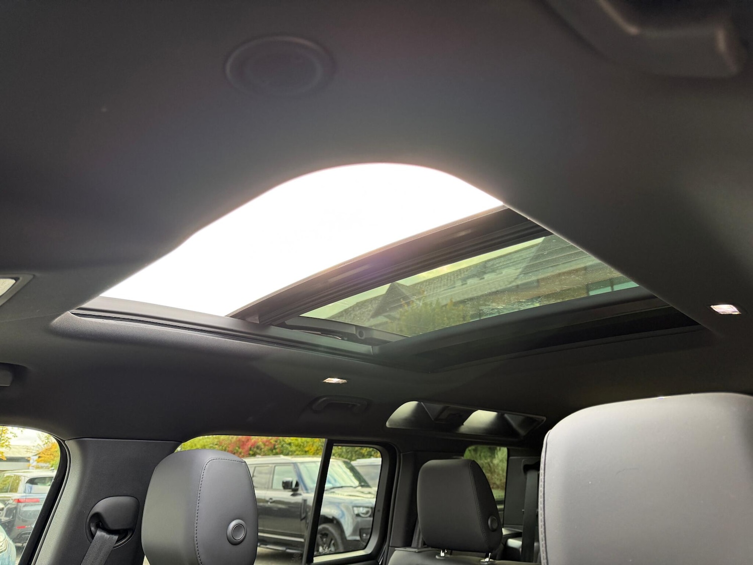 Used Land Rover Defender 2025 for sale - 76409610: Photo 5