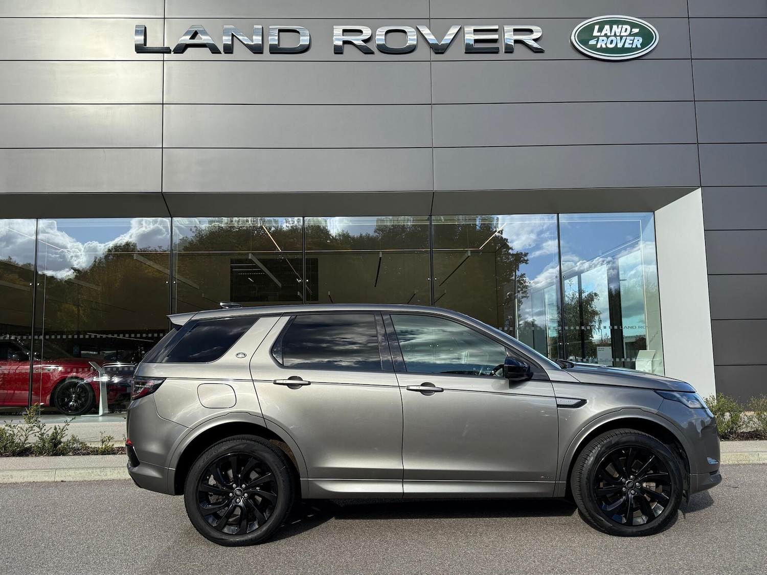 Used Land Rover Discovery Sport 2020 for sale - 76371415: Photo 2