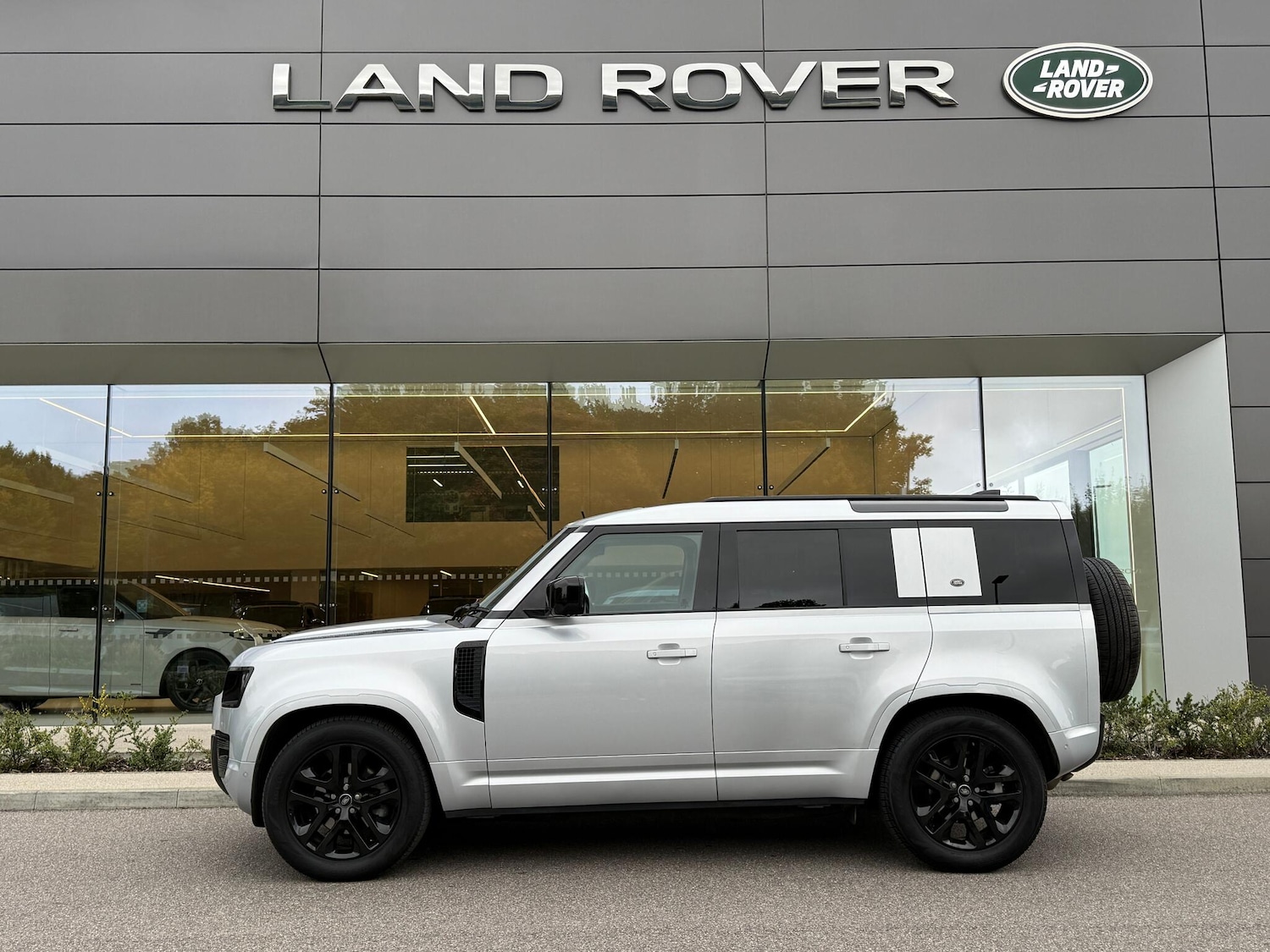 Used Land Rover Defender 110 2024 for sale - 76227838: Photo 10