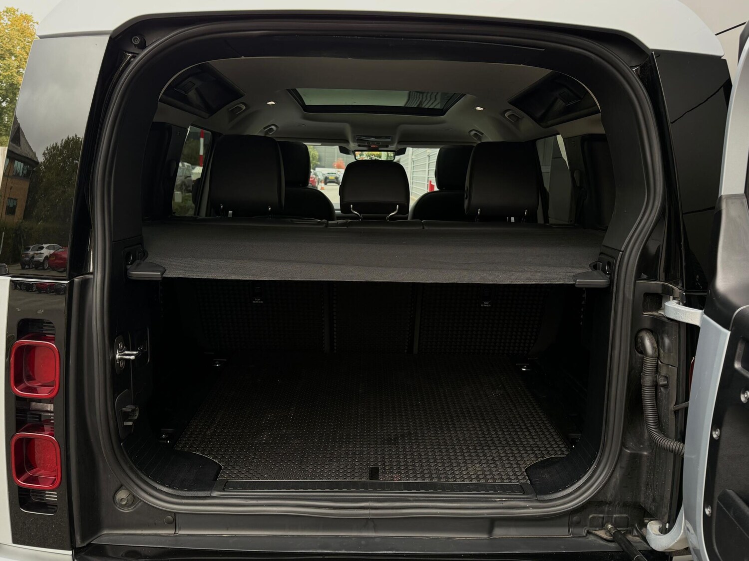 Used Land Rover Defender 110 2024 for sale - 76227838: Photo 38