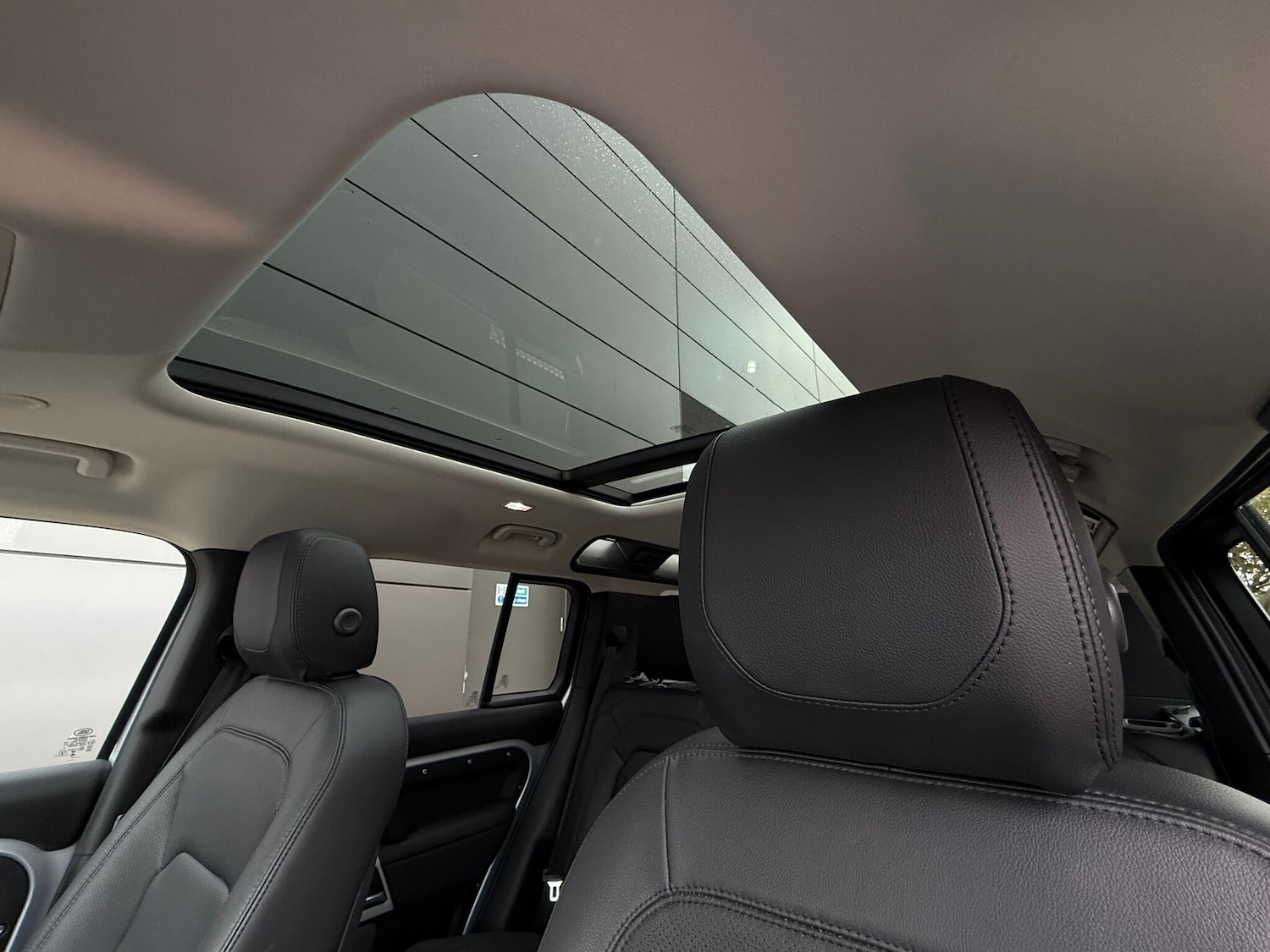 Used Land Rover Defender 110 2024 for sale - 76227838: Photo 4