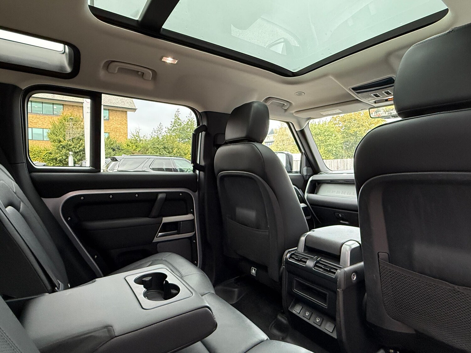 Used Land Rover Defender 110 2024 for sale - 76227838: Photo 42