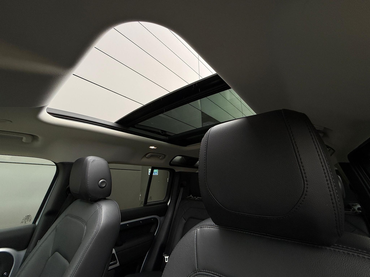 Used Land Rover Defender 110 2024 for sale - 76227838: Photo 5