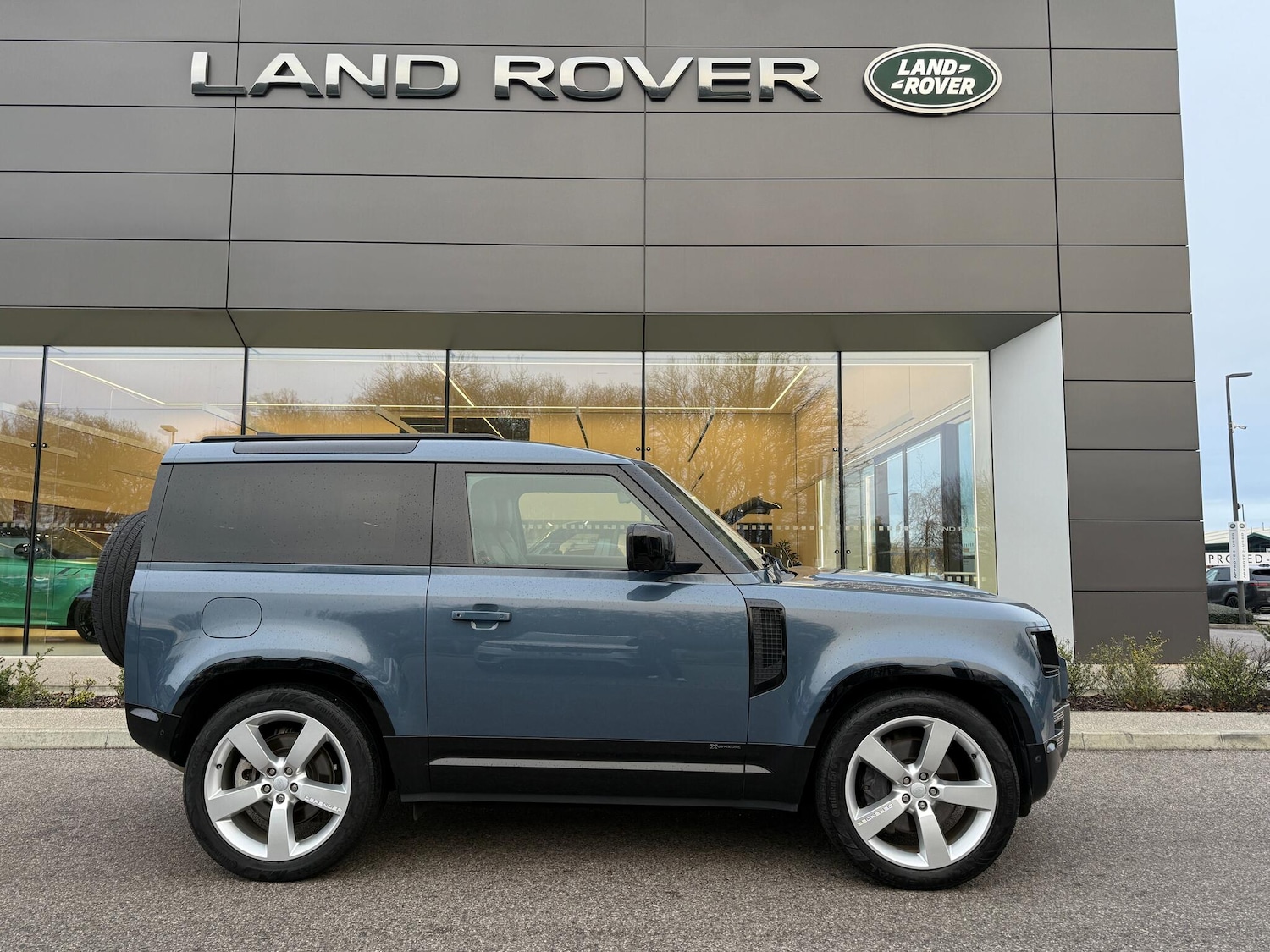 Used Land Rover Defender 90 2021 for sale - 77203664: Photo 2