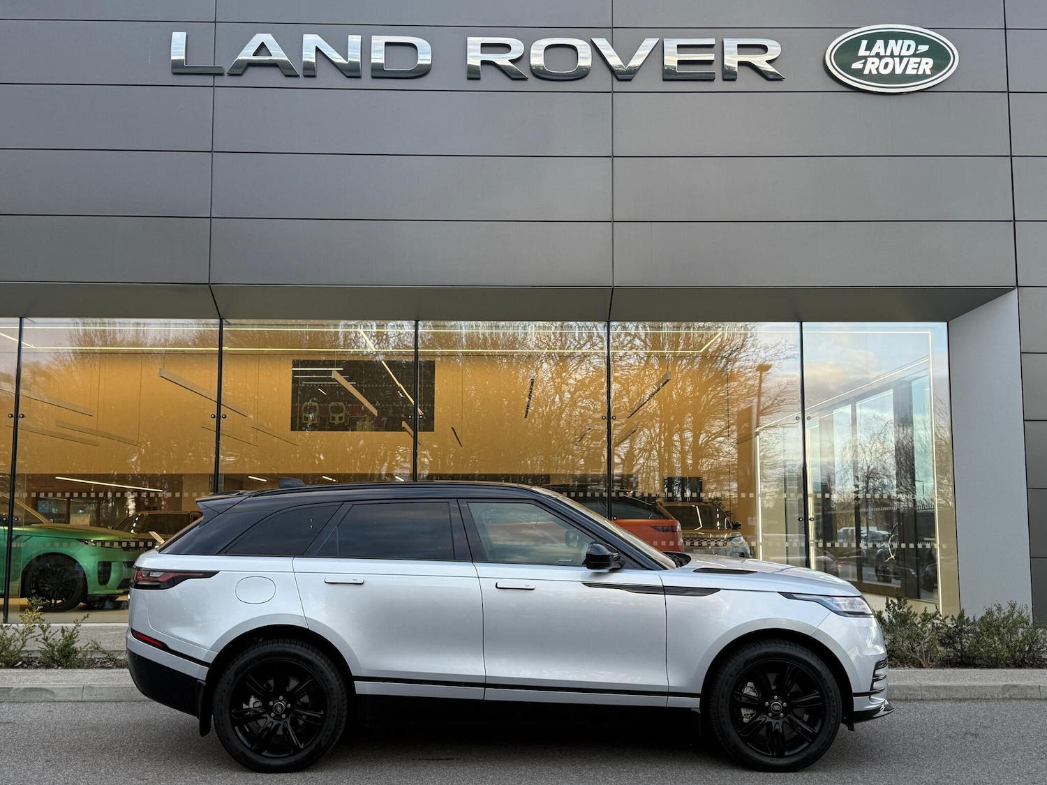 Used Land Rover Range Rover Velar 2022 for sale - 77358877: Photo 2