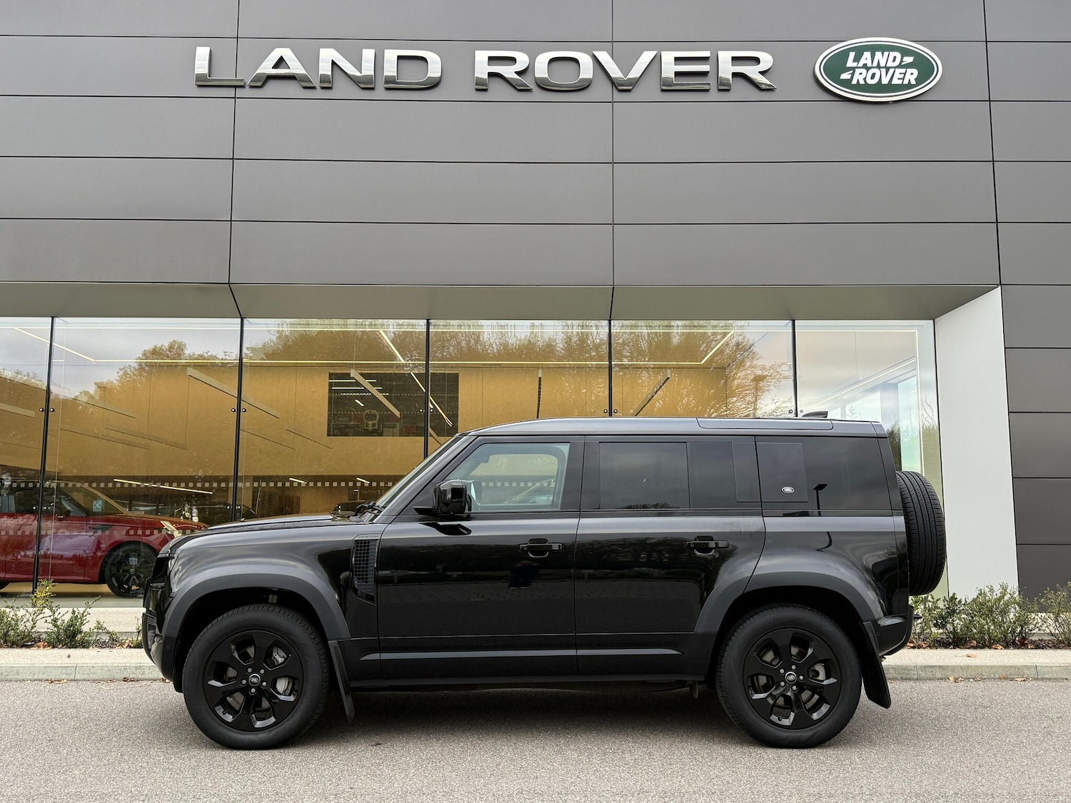 Used Land Rover Defender 2023 for sale - 76659091: Photo 11